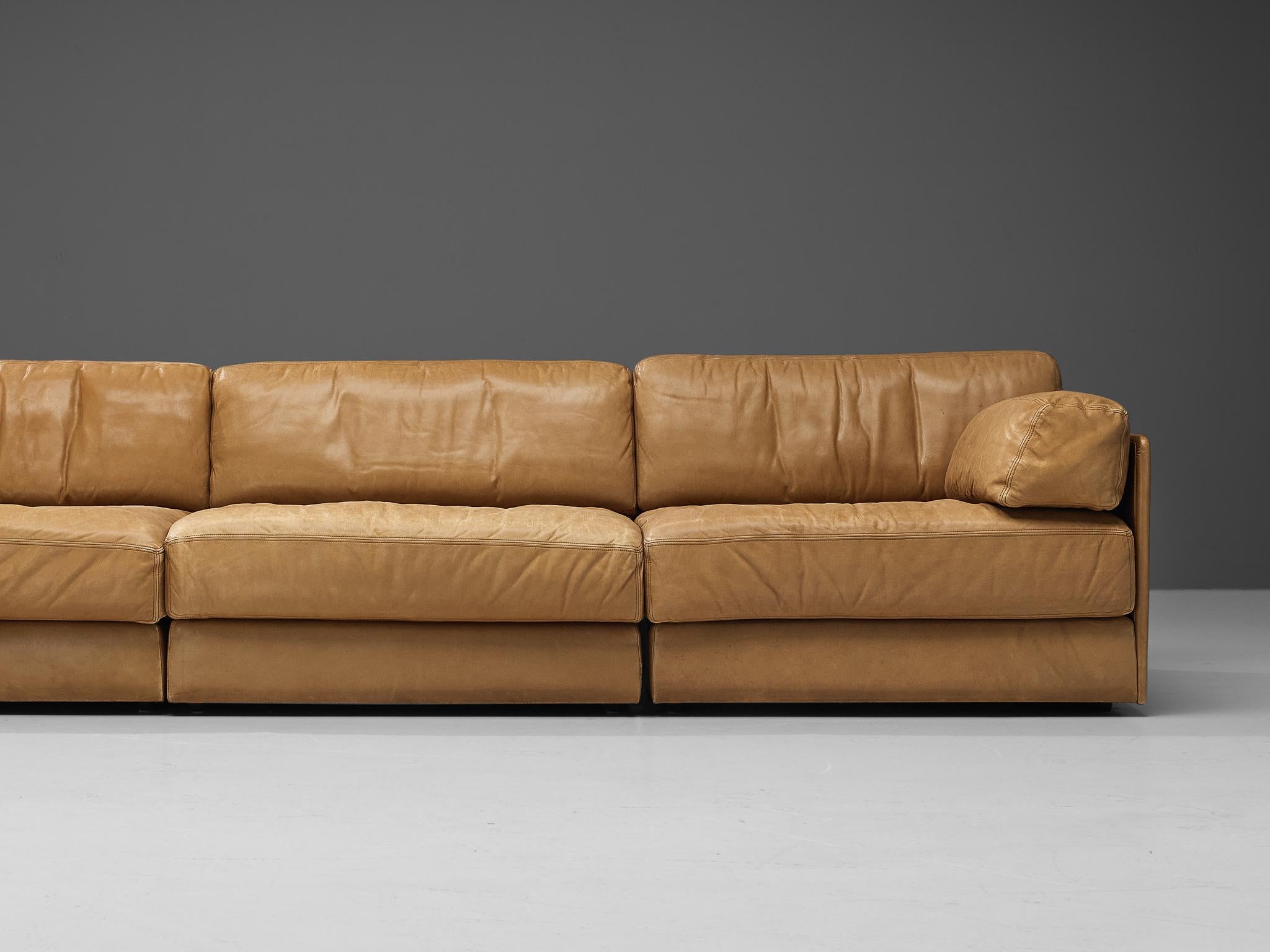 De Sede ‘DS-76’ Modular Sofa in Cognac Patinated Leather In Good Condition In Waalwijk, NL