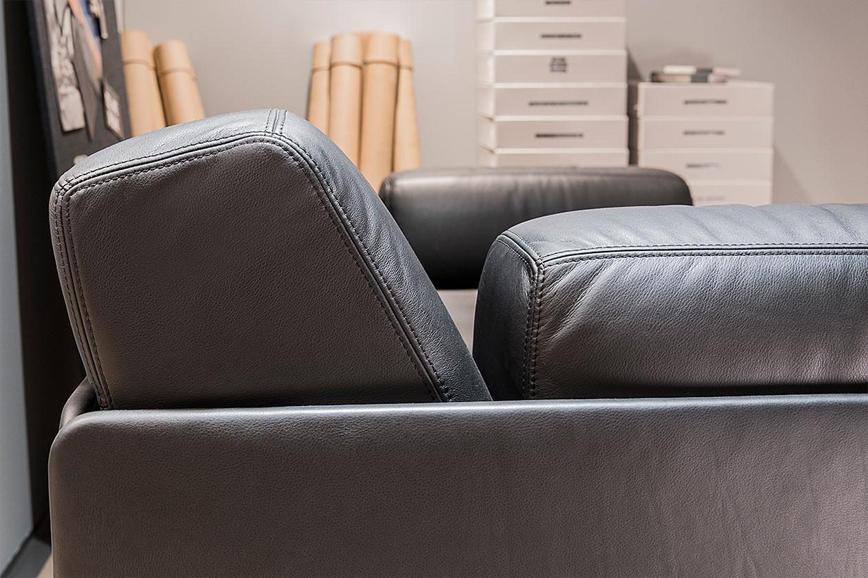 De Sede DS 76 Zweisitzer-Sofabett mit schwarzer Polsterung von De Sede Design Team im Zustand „Neu“ im Angebot in Brooklyn, NY
