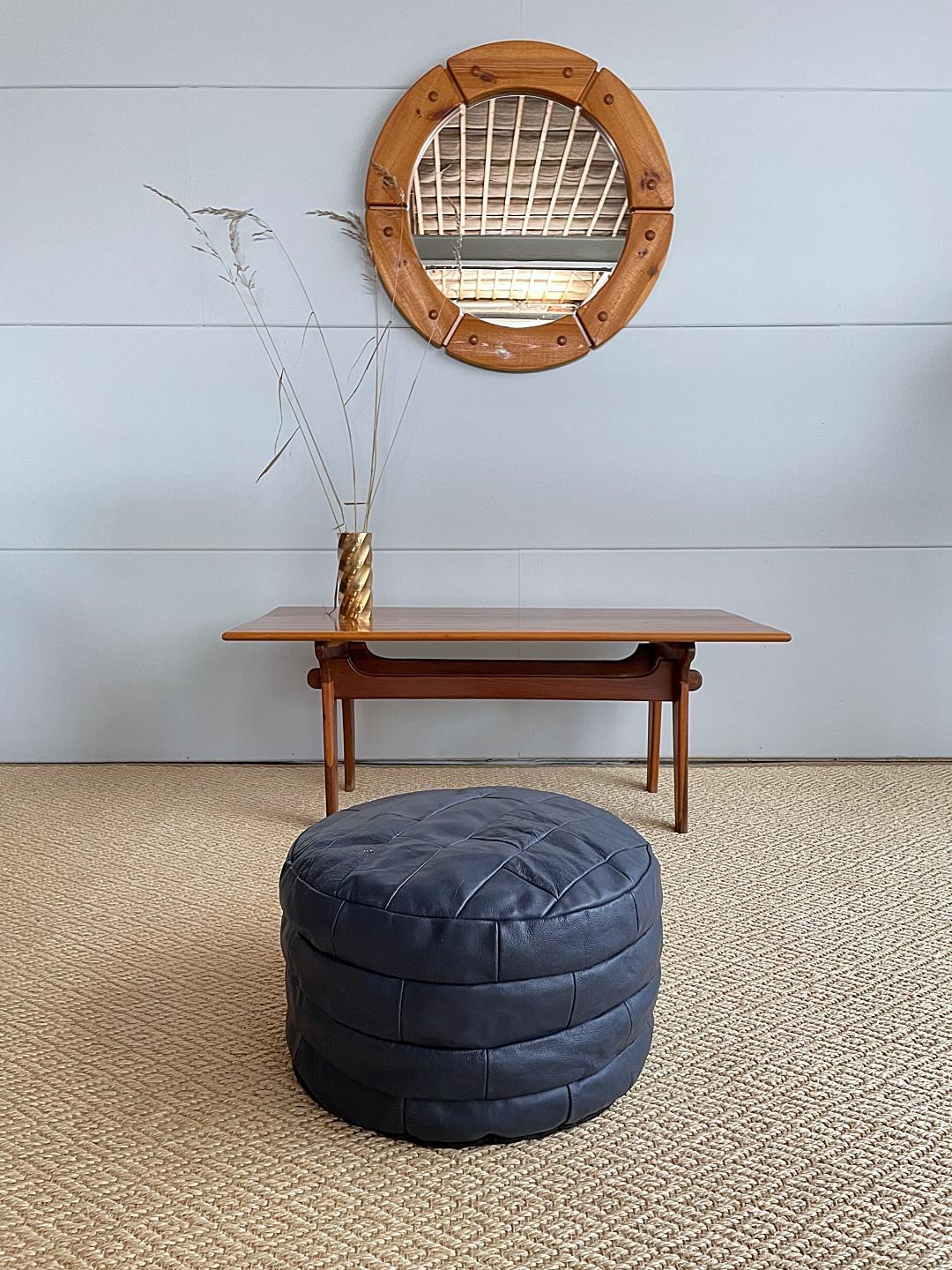 Unique and decorative handmade De Sede DS-80 pouf. The pouf is in very good condition with lovely patina, high seating comfort.
