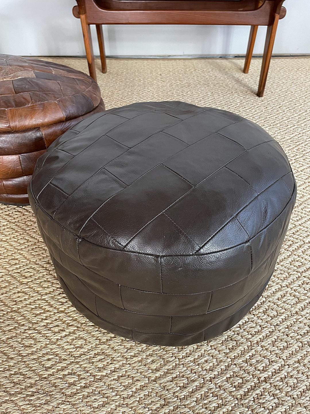 De Sede DS-80 Cocoa Brown Patchwork Leder Pouf, Ottomane, De Sede Schweiz (Handgefertigt) im Angebot