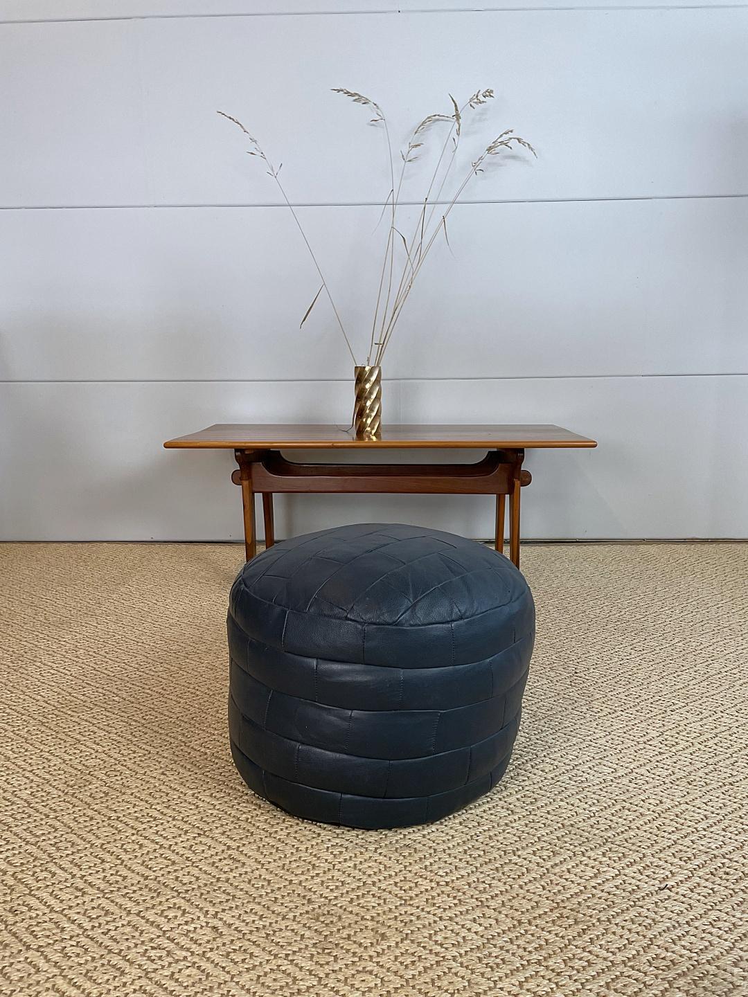 Unique and decorative handmade De Sede DS-80 pouf. The pouf is in very good condition with lovely patina, high seating comfort.

Detailed condition: Very good, this vintage item has no defects, but it may show slight traces of use.

We ship via