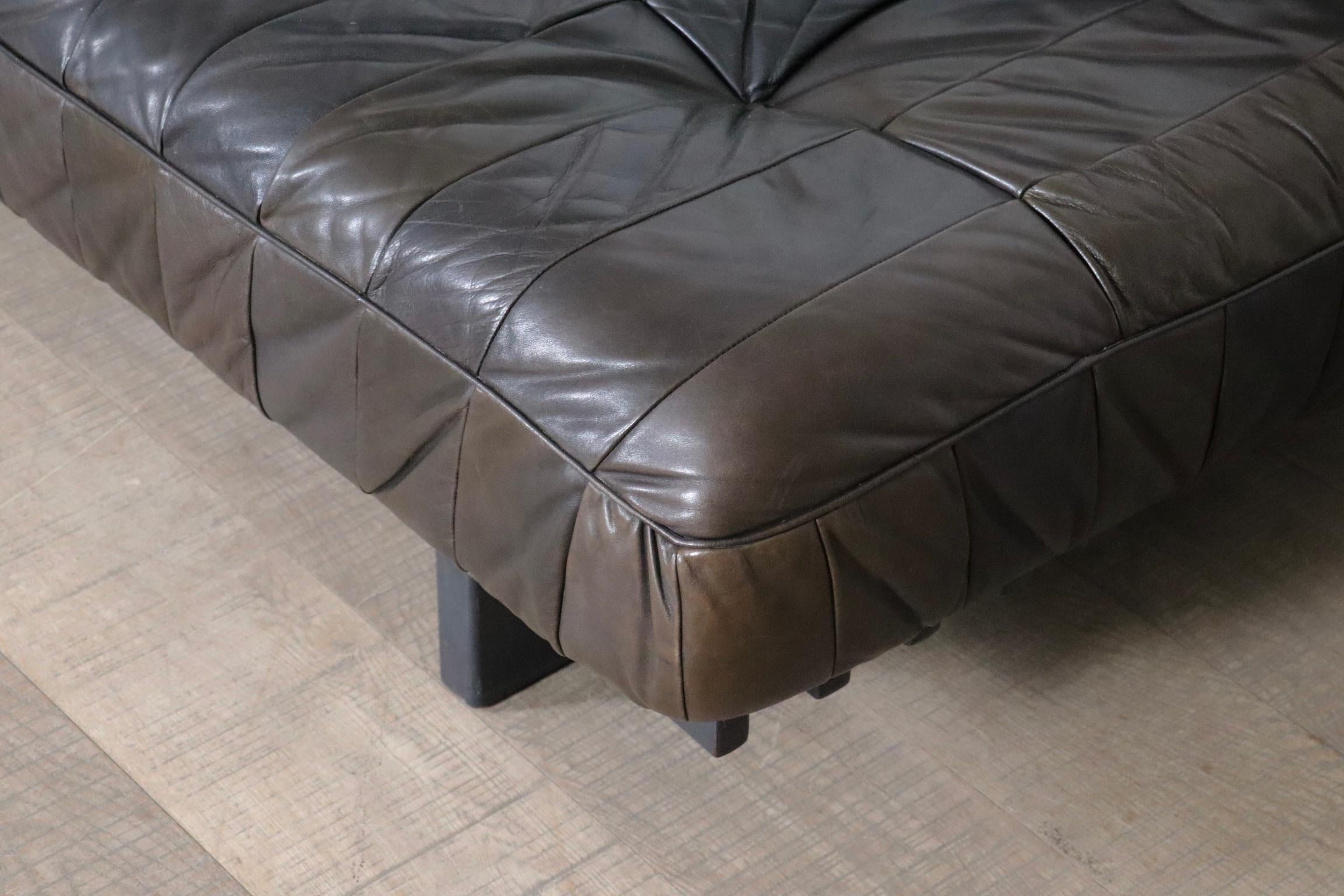 De Sede DS-80 daybed in brown patchwork leather, Switzerland 1970s 3