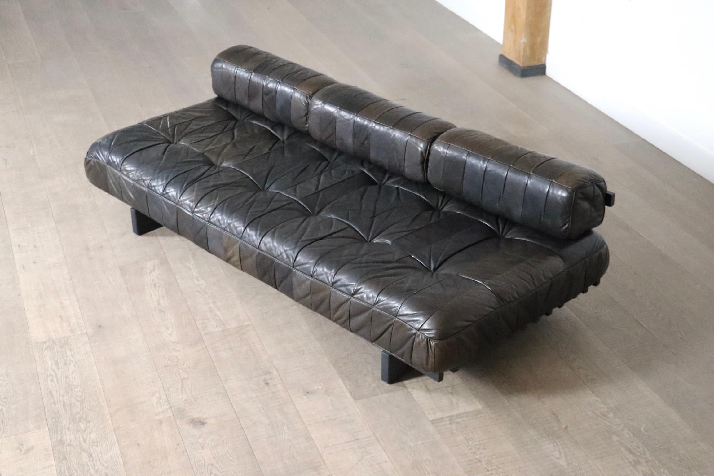 De Sede DS-80 daybed in brown patchwork leather, Switzerland 1970s 4
