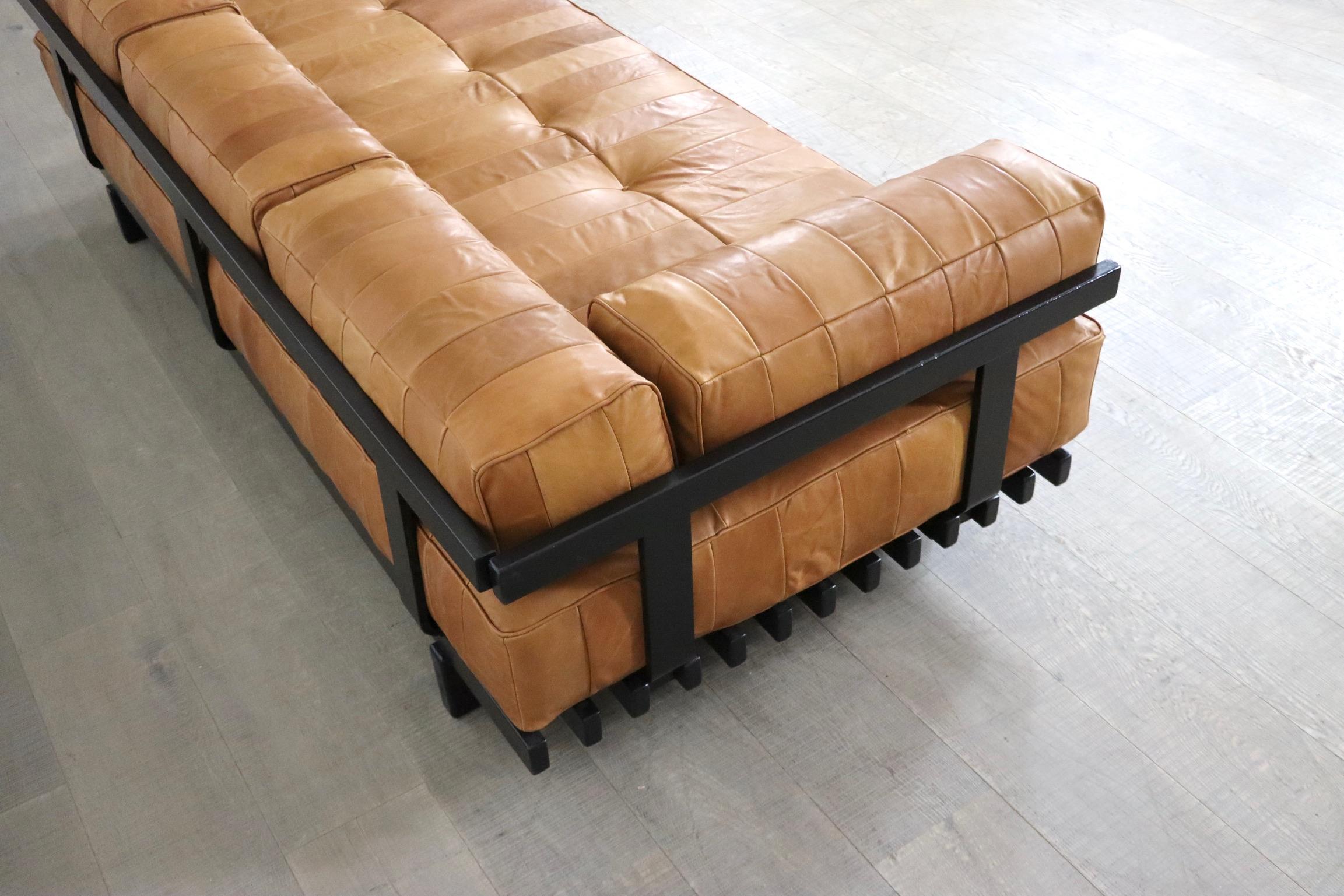 De Sede DS-80 daybed in cognac patchwork leather, Switzerland 1970s In Good Condition In ABCOUDE, UT