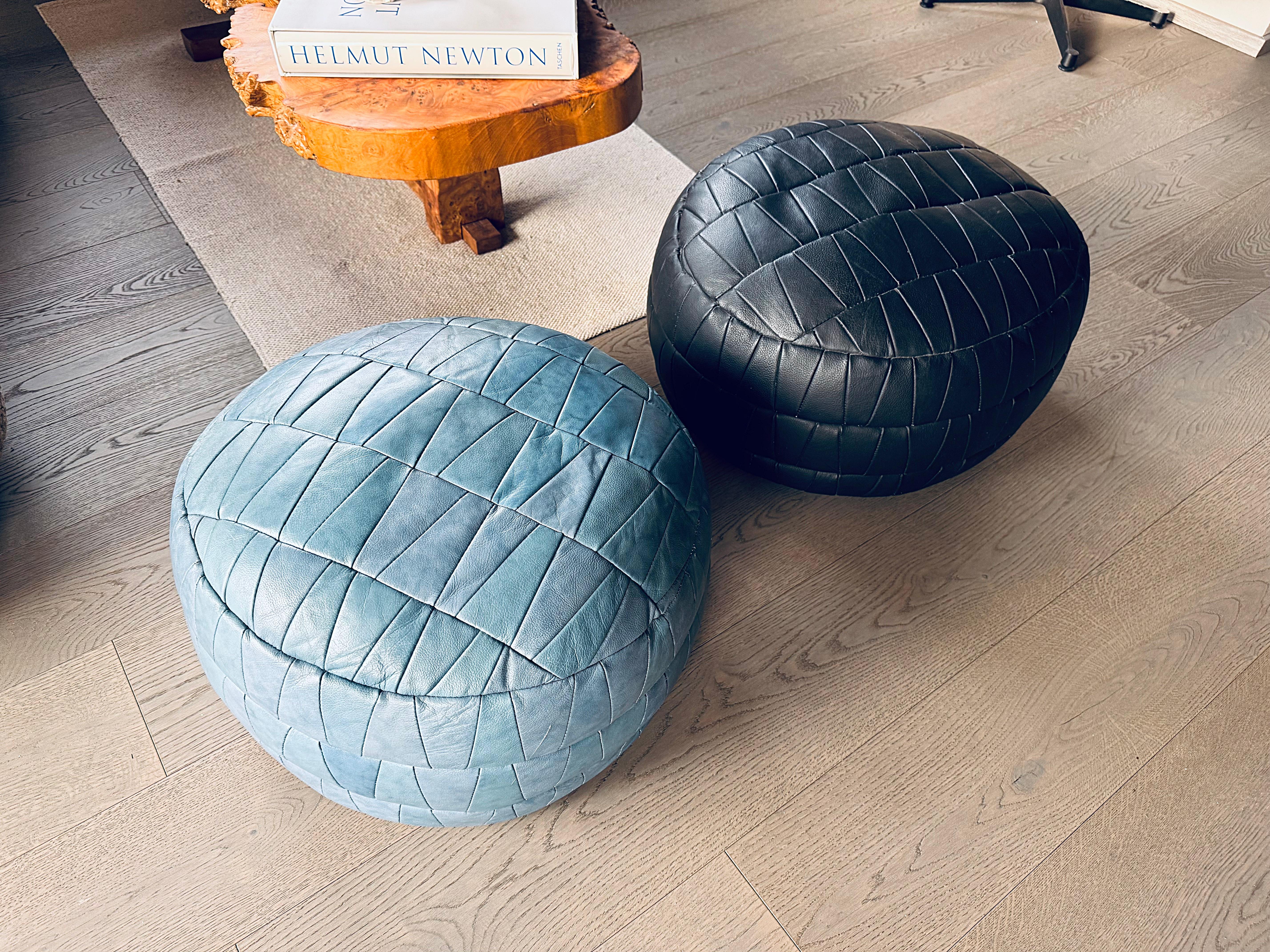 Unique and decorative handmade De Sede DS-80 pouf in ocean blue leather. The pouf is in very good condition.


