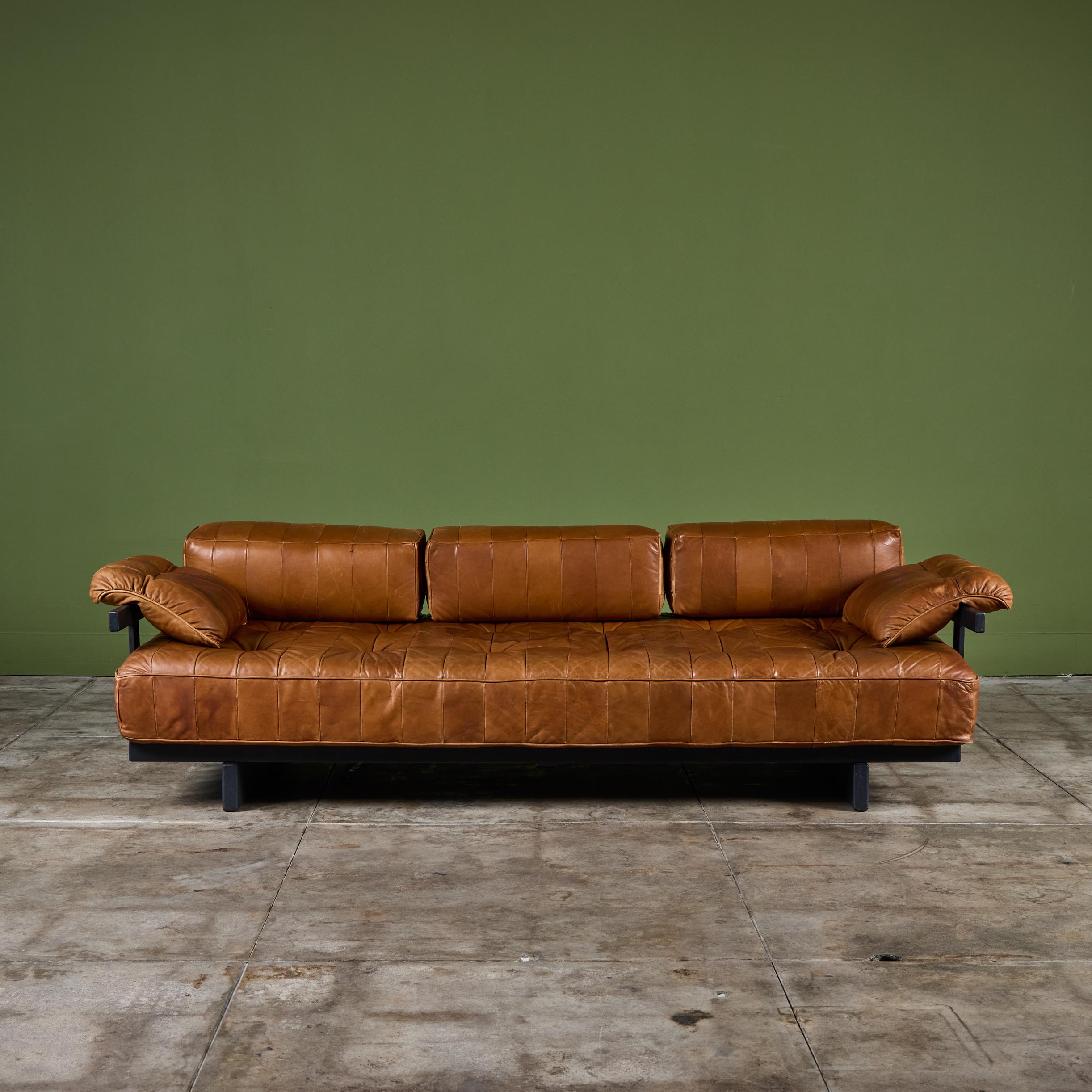 Suisse De Sede DS 80 Lit de jour en cuir patchwork avec Bolsters en vente