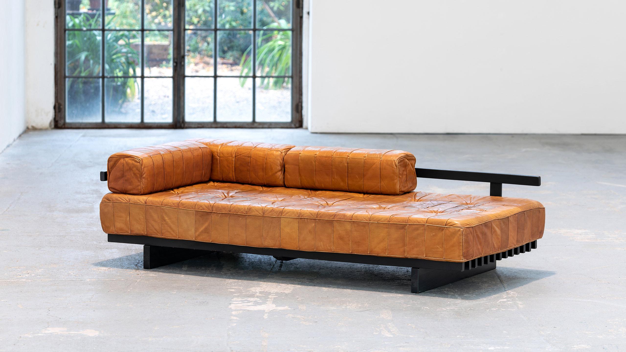 Mid-Century Modern De Sede Sofa DS 80 Daybed in Cognac Leather 1973 De Sede Design Team  For Sale