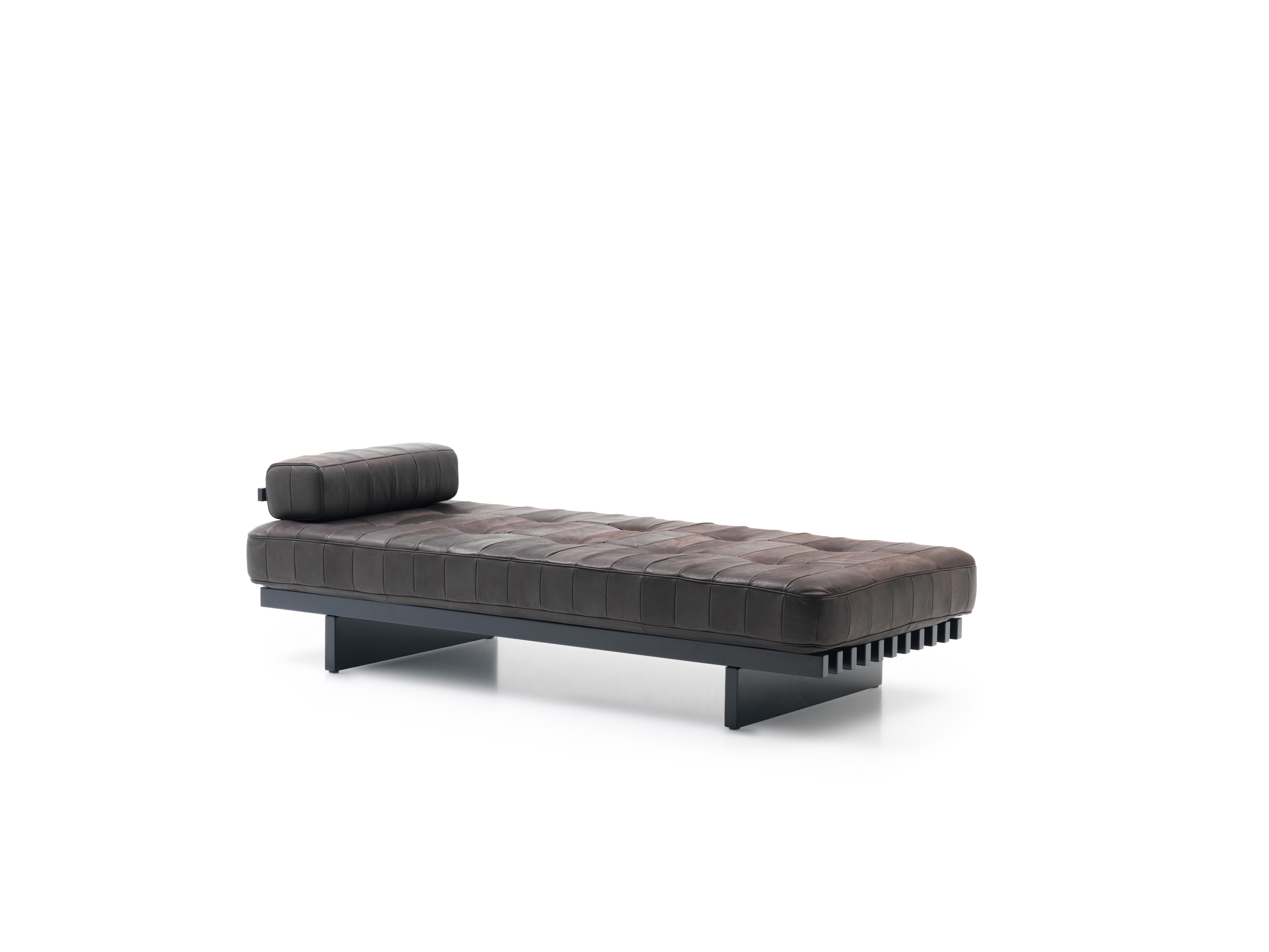 De Sede DS 80 Dreisitzer-Sofa mit Nougat-Polsterung von De Sede Design Team im Angebot 1