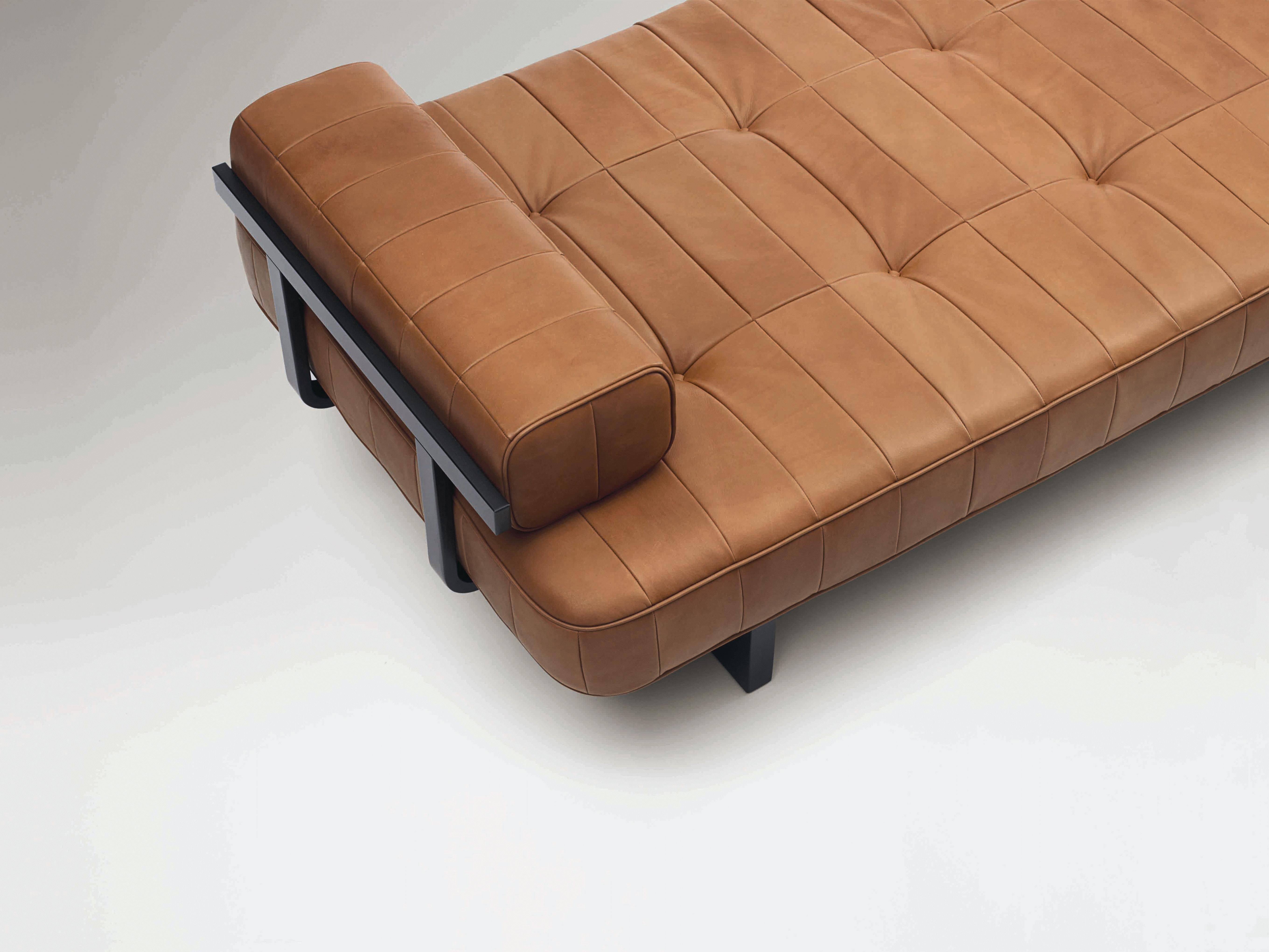 De Sede DS 80 Three-Seat Sofa in Nougat Upholstery by De Sede Design Team For Sale 3