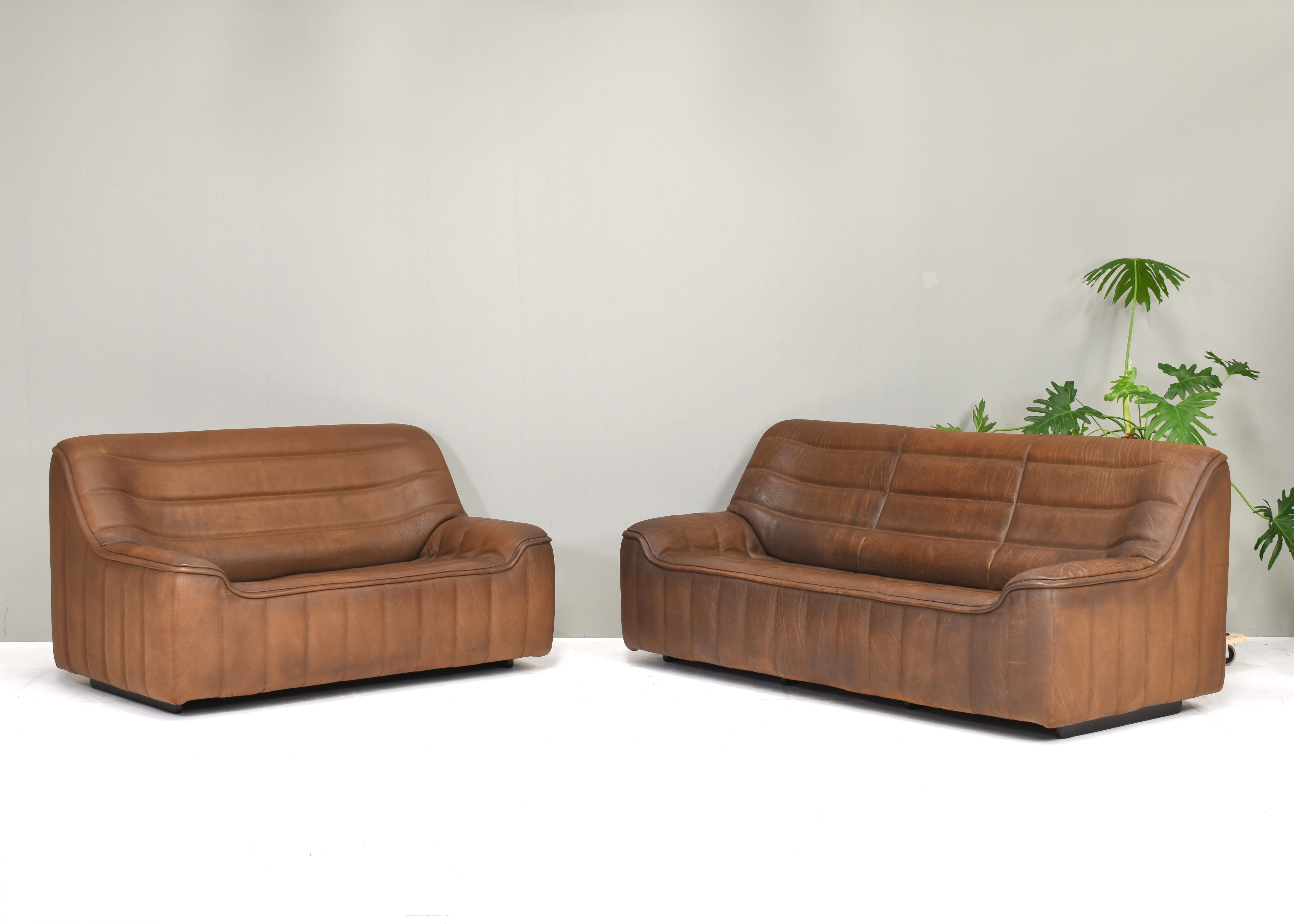 Rare model: Introducing the De Sede DS84 three and two seat sofa in Buffalo leather - Switzerland, 1970's – Where Luxury Meets Comfort

Also available with coffee table.

Designer: De Sede design team
Manufacturer: De Sede
Model: DS-84 three seat