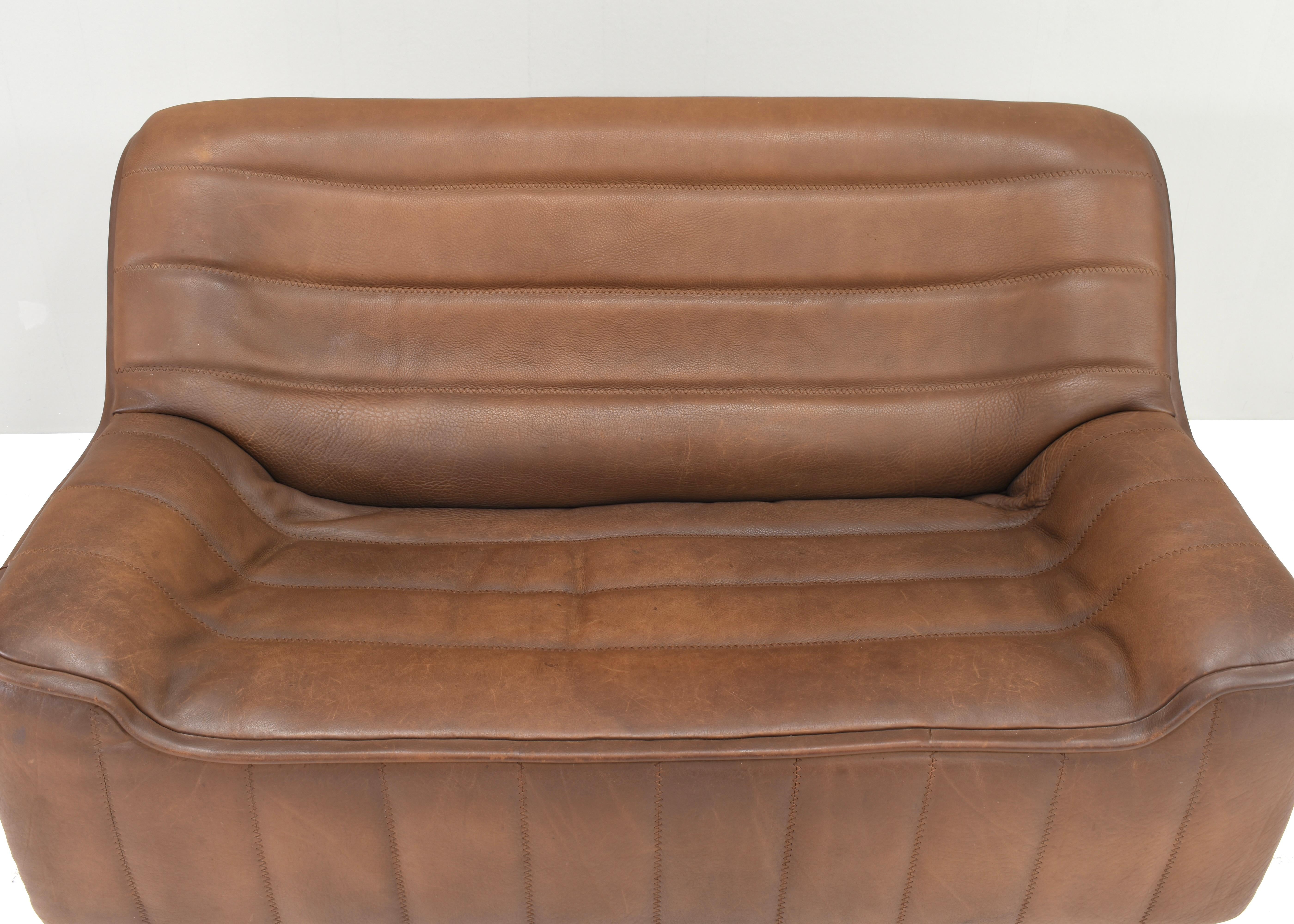 Leather De Sede DS-84 3 and 2 seat sofa in Tan Buffalo leather – Switzerland, circa 1970 For Sale