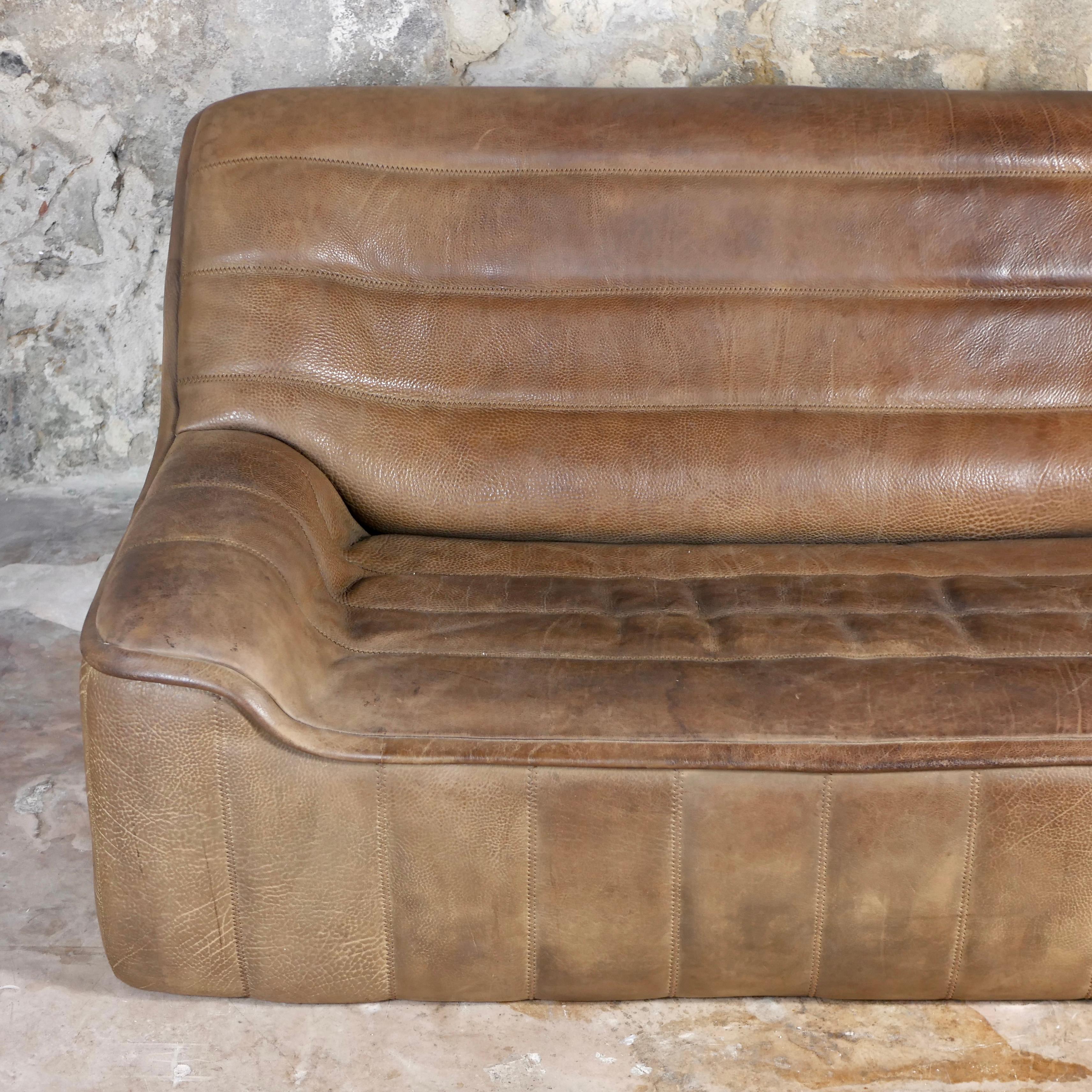 De Sede DS-84 sofa in taupe buffalo leather, 1970s, from Switzerland For Sale 3