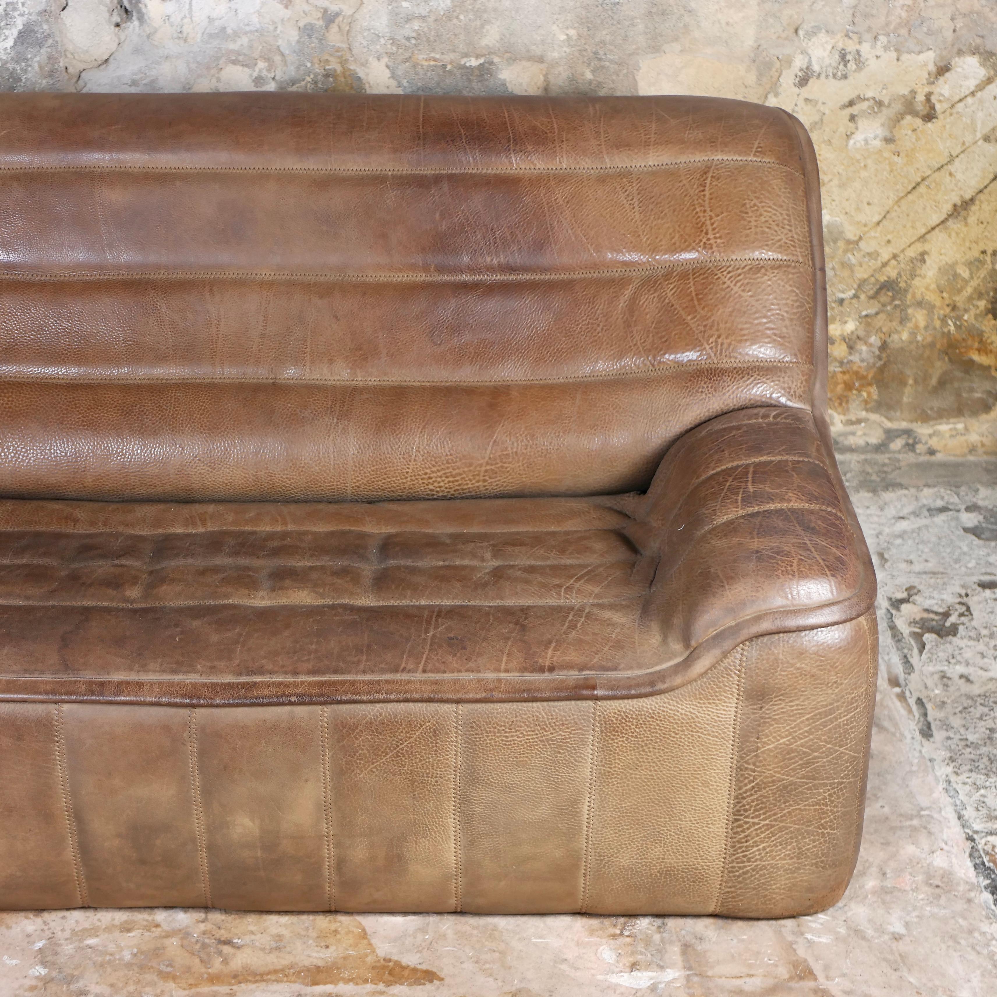 De Sede DS-84 sofa in taupe buffalo leather, 1970s, from Switzerland For Sale 4