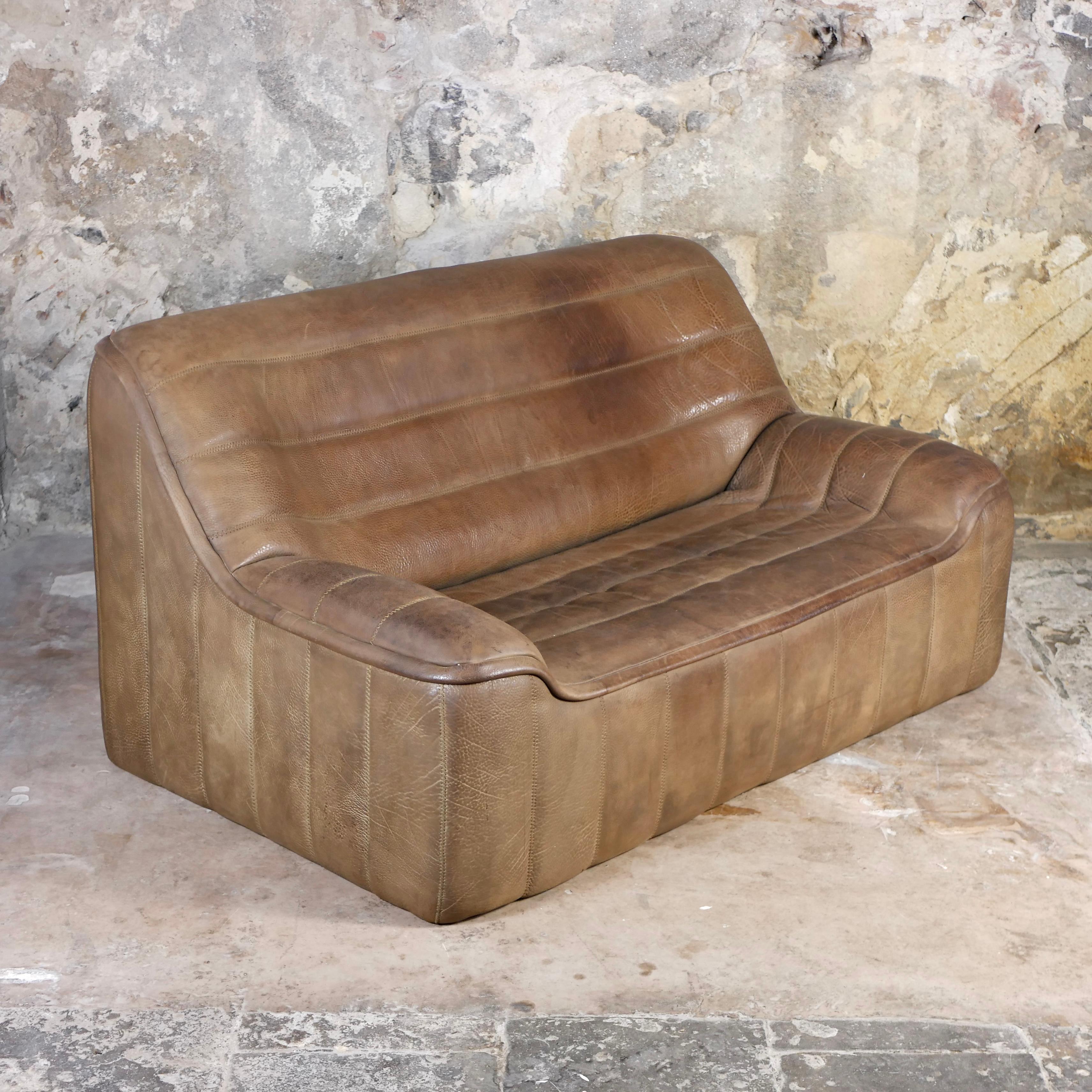 De Sede DS-84 sofa in taupe buffalo leather, 1970s, from Switzerland In Good Condition For Sale In Lyon, FR