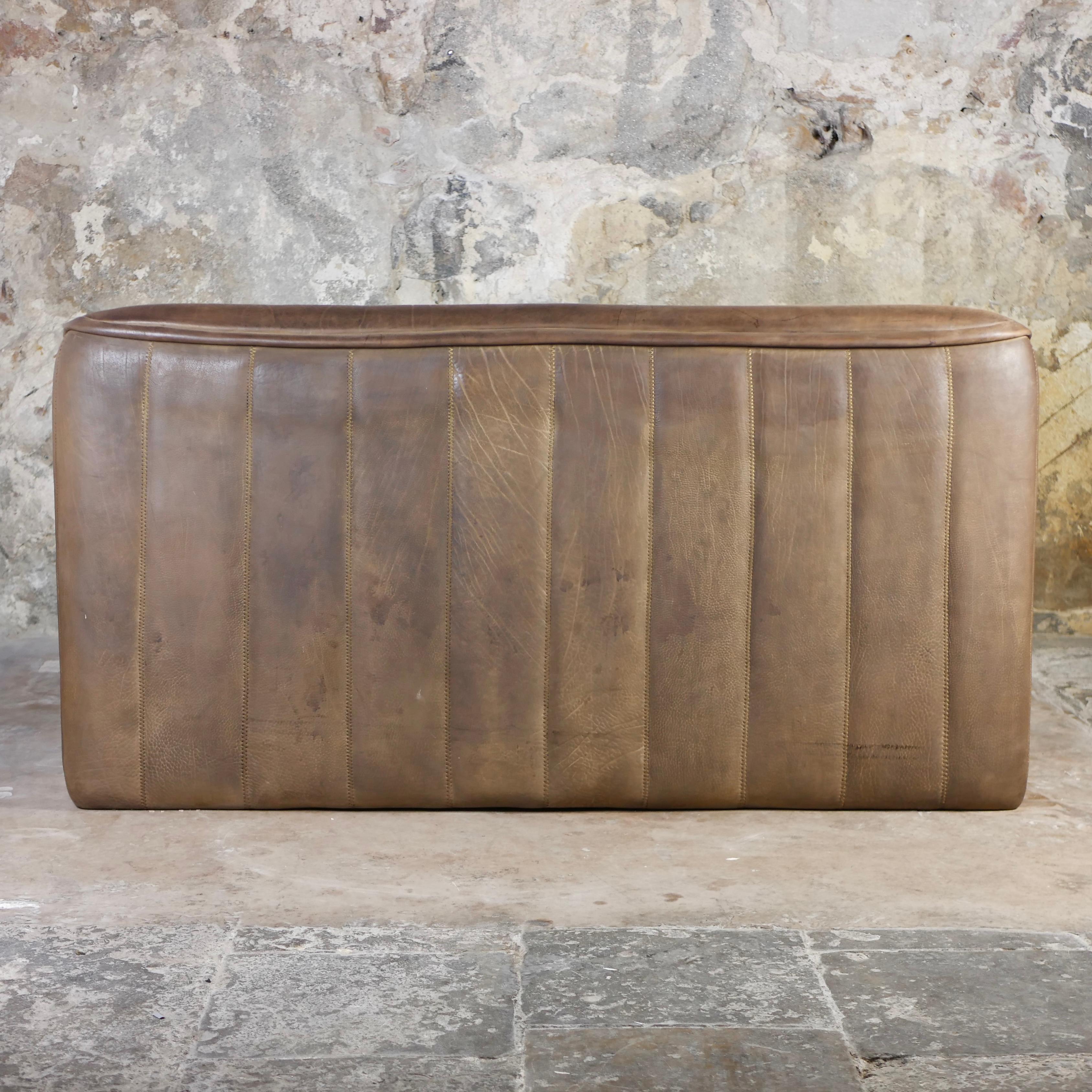 De Sede DS-84 sofa in taupe buffalo leather, 1970s, from Switzerland For Sale 2