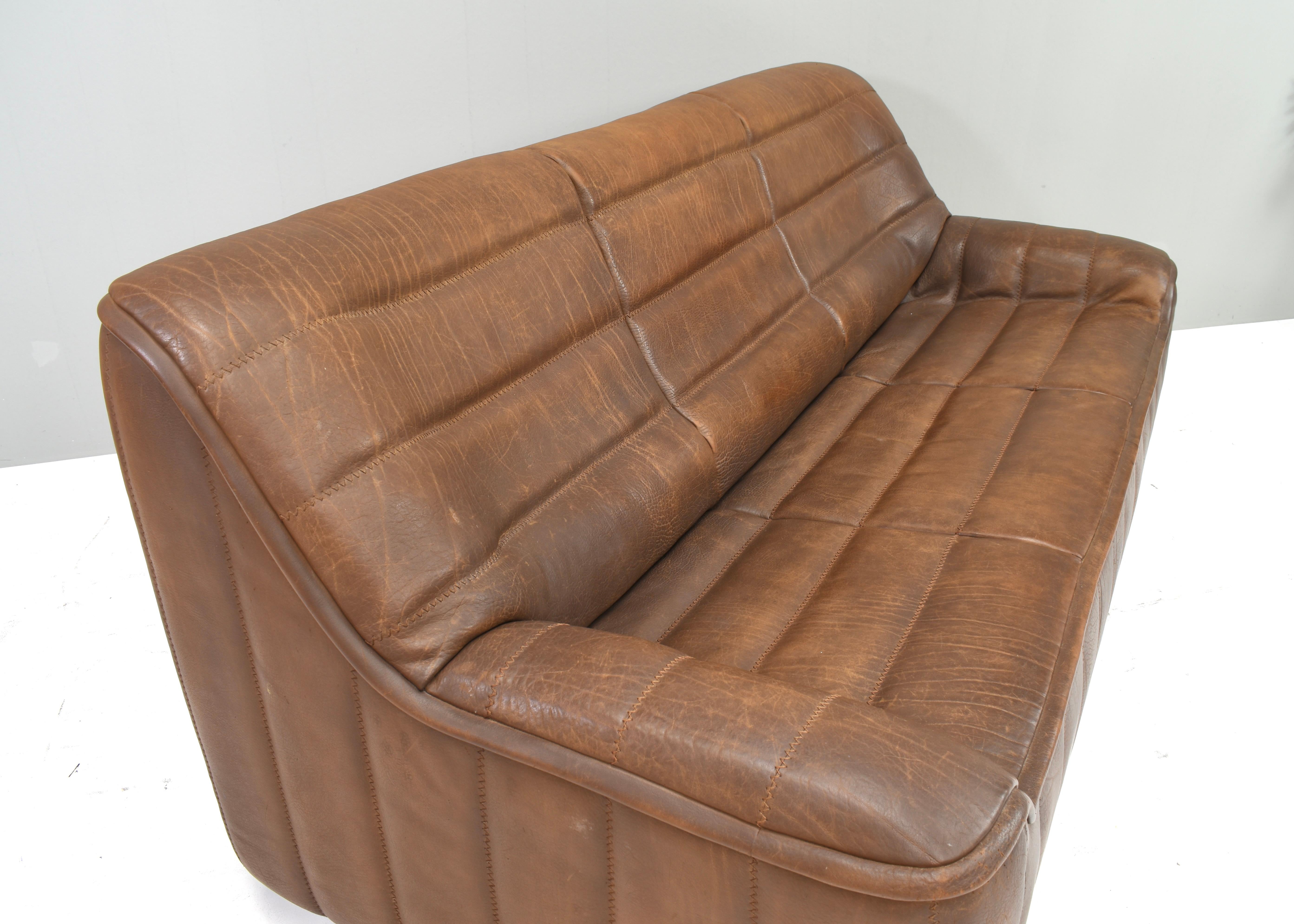 De Sede DS-84 Three seat sofa in Tan Buffalo leather – Switzerland, circa 1970 For Sale 3