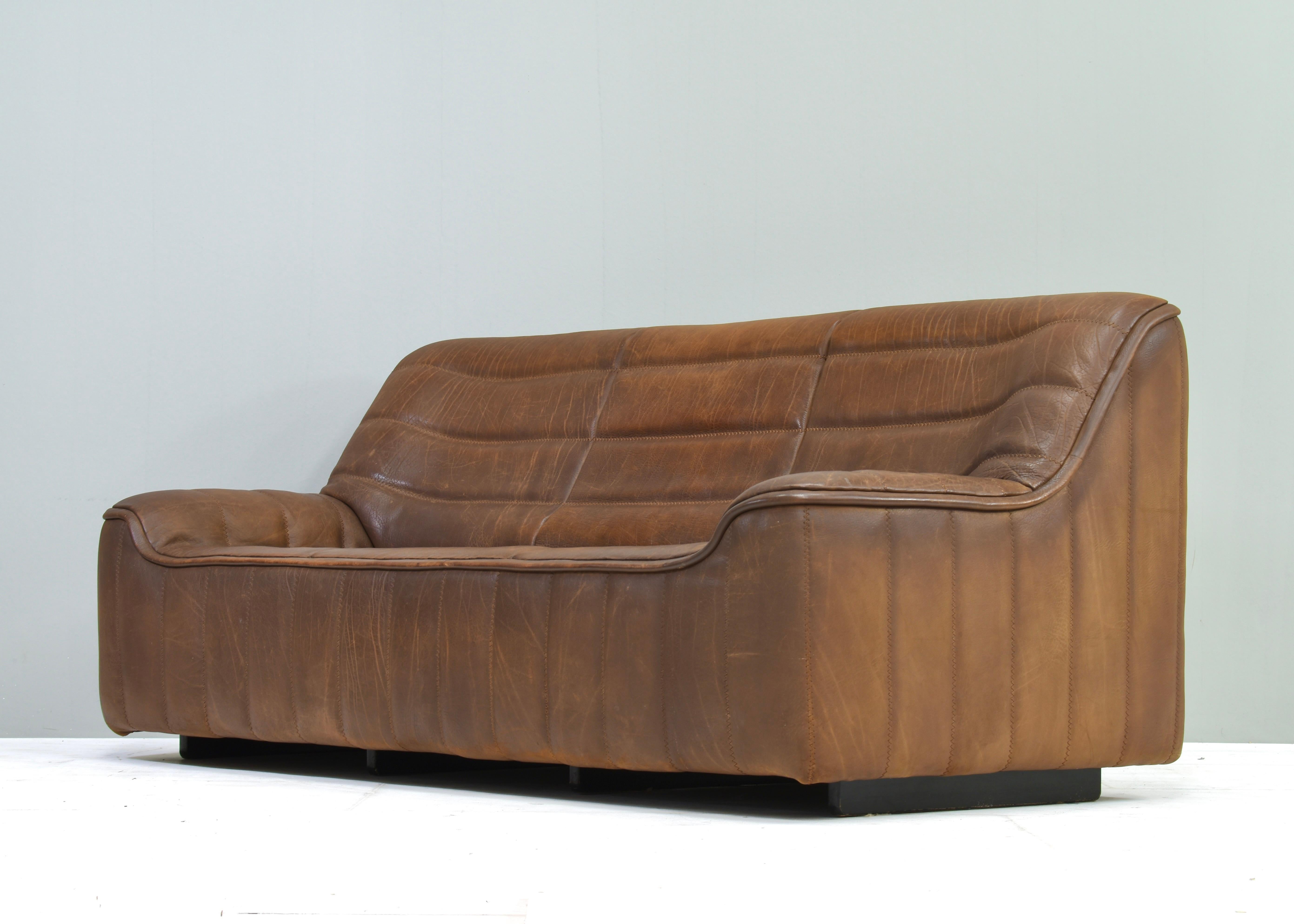 German De Sede DS-84 Three seat sofa in Tan Buffalo leather – Switzerland, circa 1970 For Sale
