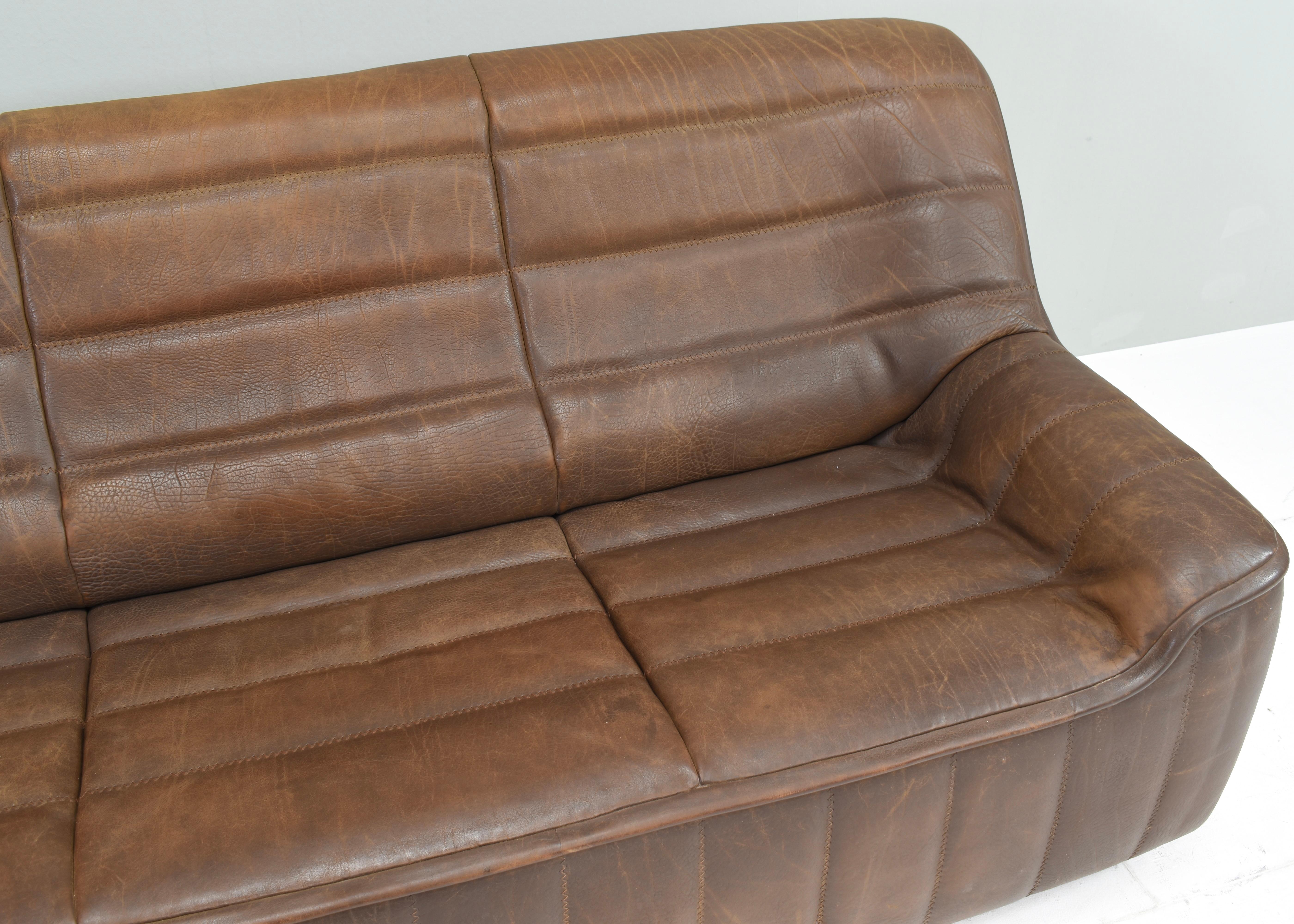 De Sede DS-84 Three seat sofa in Tan Buffalo leather – Switzerland, circa 1970 For Sale 2