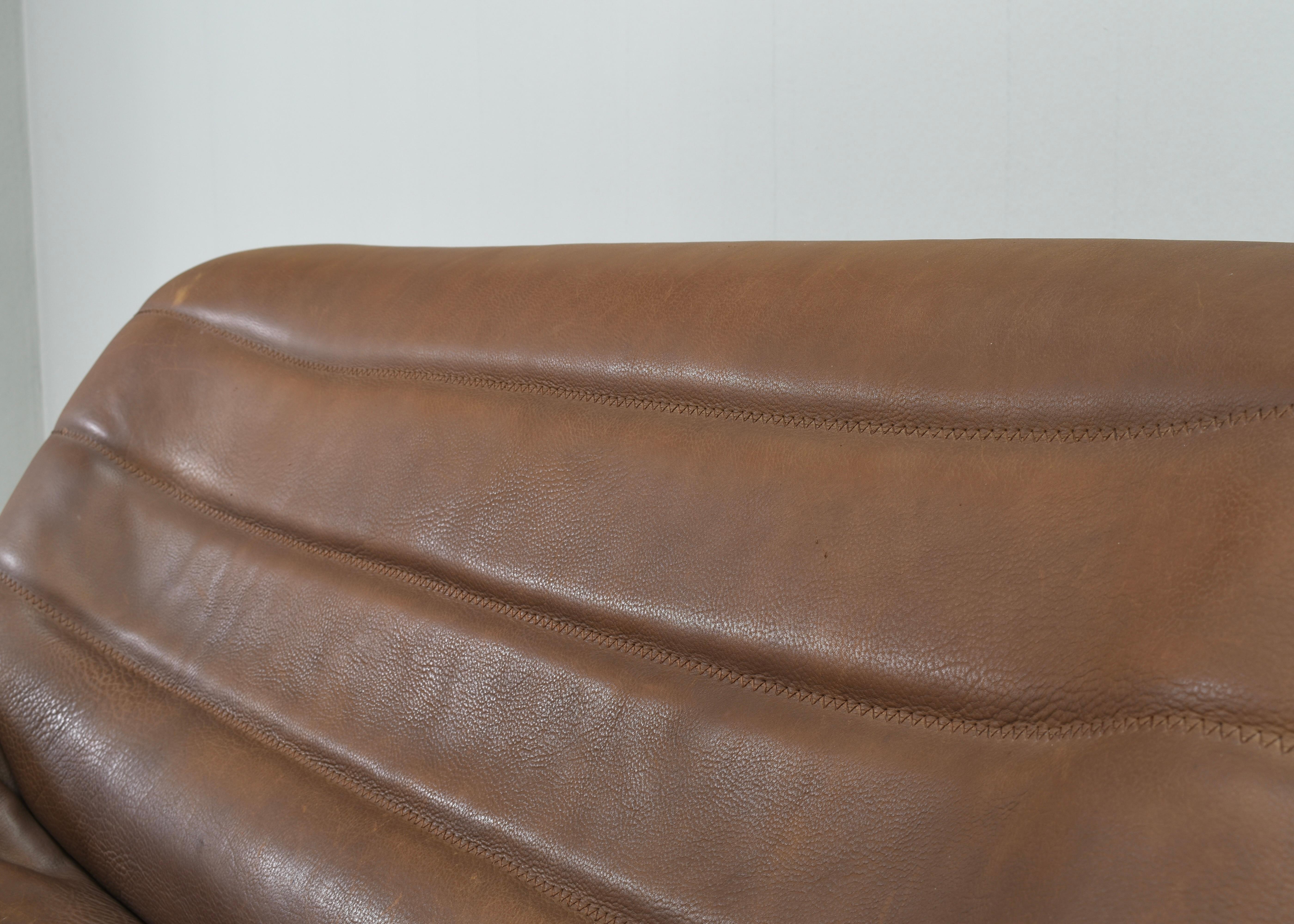 De Sede DS-84 two seat sofa in Tan Buffalo leather – Switzerland, circa 1970 For Sale 7
