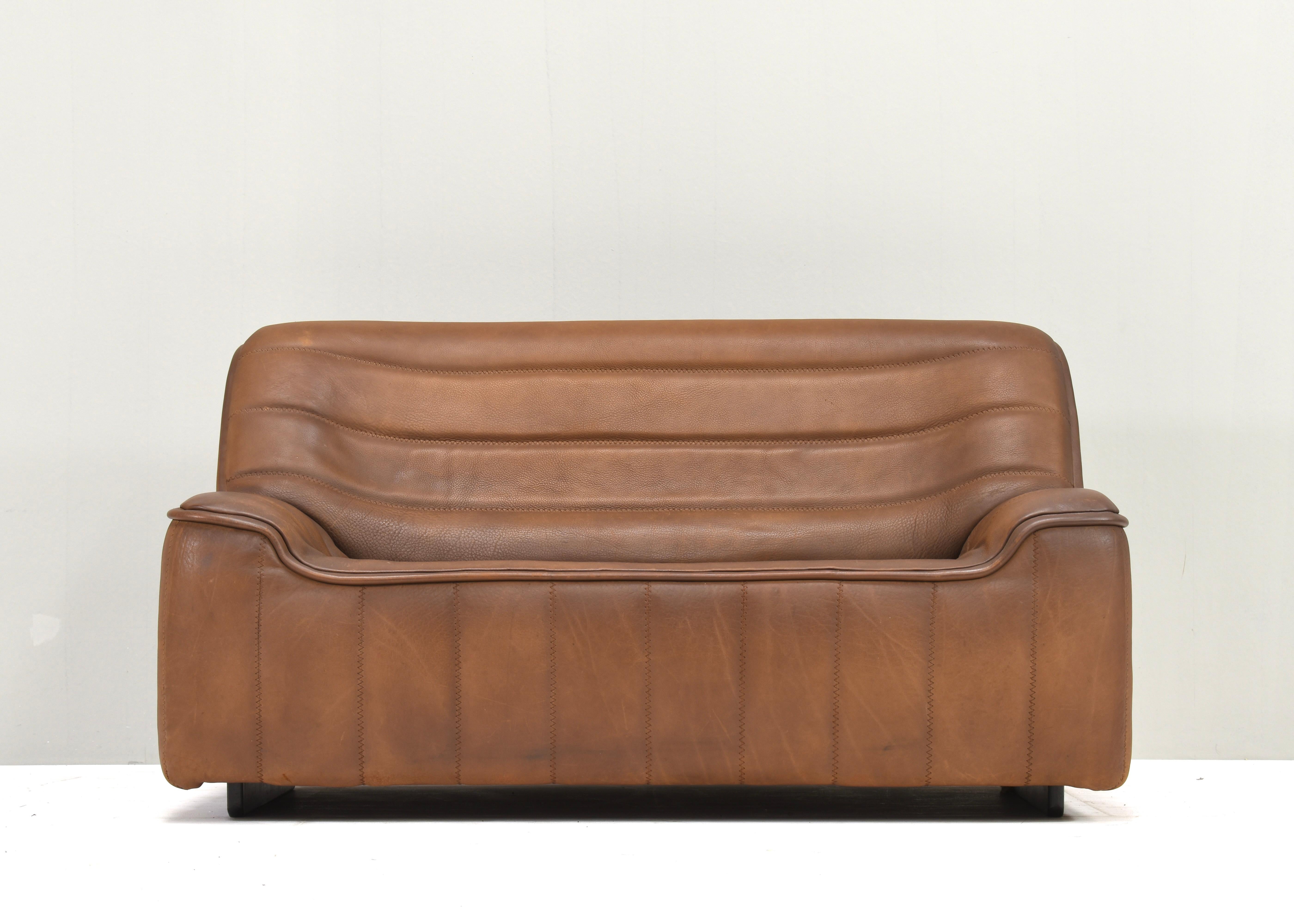 Introducing the De Sede DS84 Sofa in Buffalo leather - Switzerland, 1970's - Where Luxury Meets Comfort
Also available with 3 seat sofa and coffee table.

Designer: De Sede design team
Manufacturer: De Sede
Model: DS-84 sofa
Design period:
