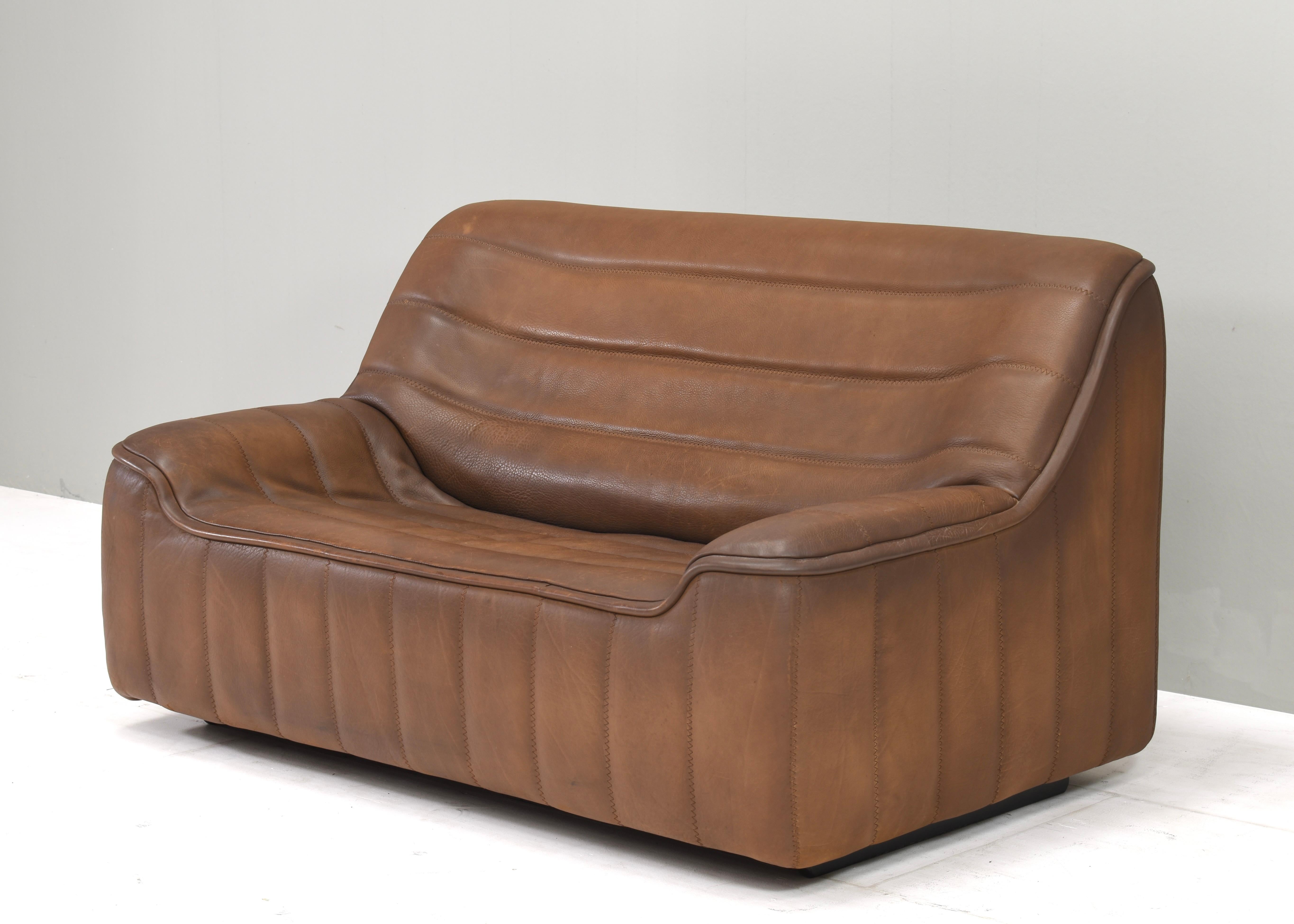 Mid-Century Modern De Sede DS-84 two seat sofa in Tan Buffalo leather – Switzerland, circa 1970 For Sale