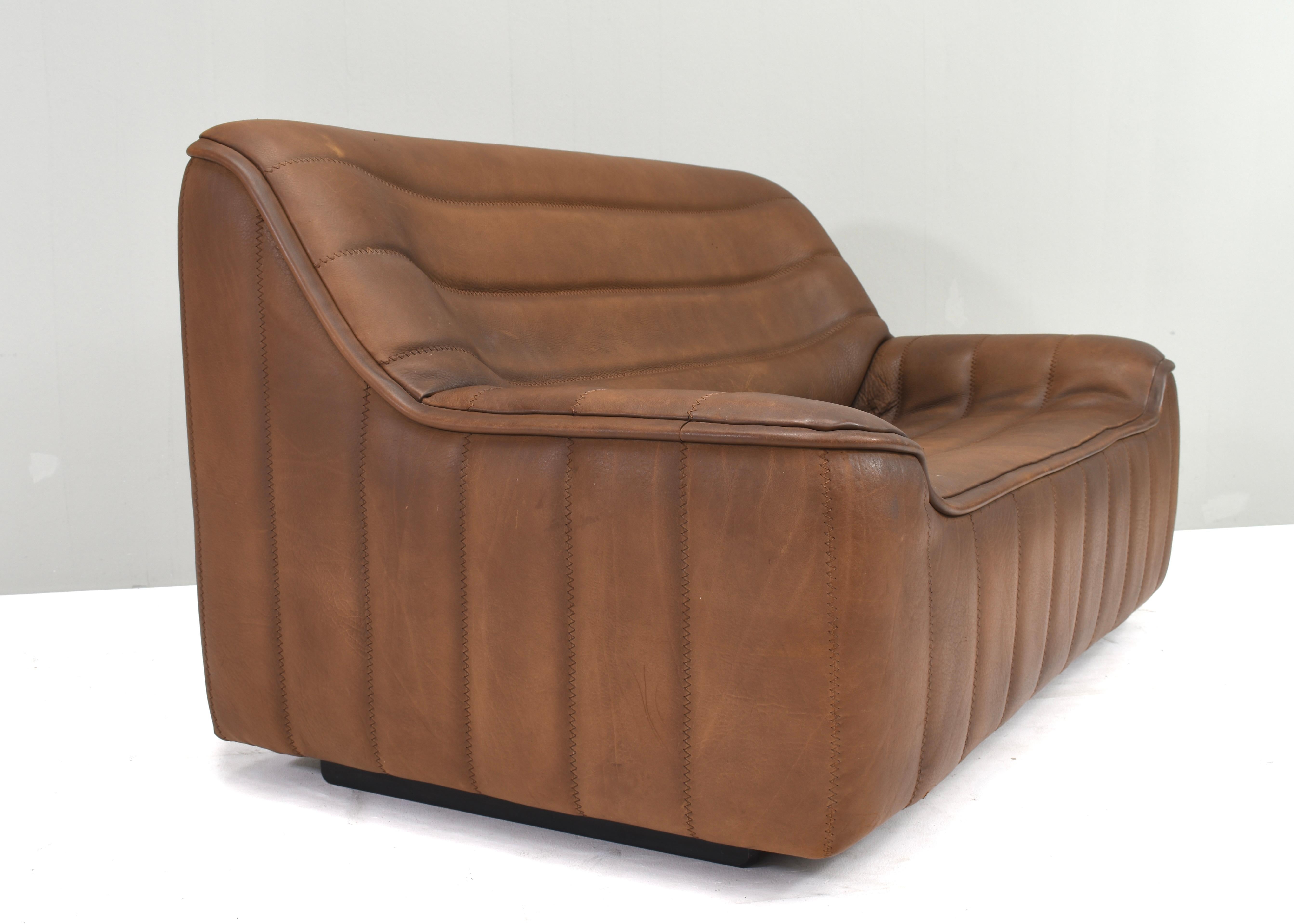 De Sede DS-84 two seat sofa in Tan Buffalo leather – Switzerland, circa 1970 In Good Condition For Sale In Pijnacker, Zuid-Holland