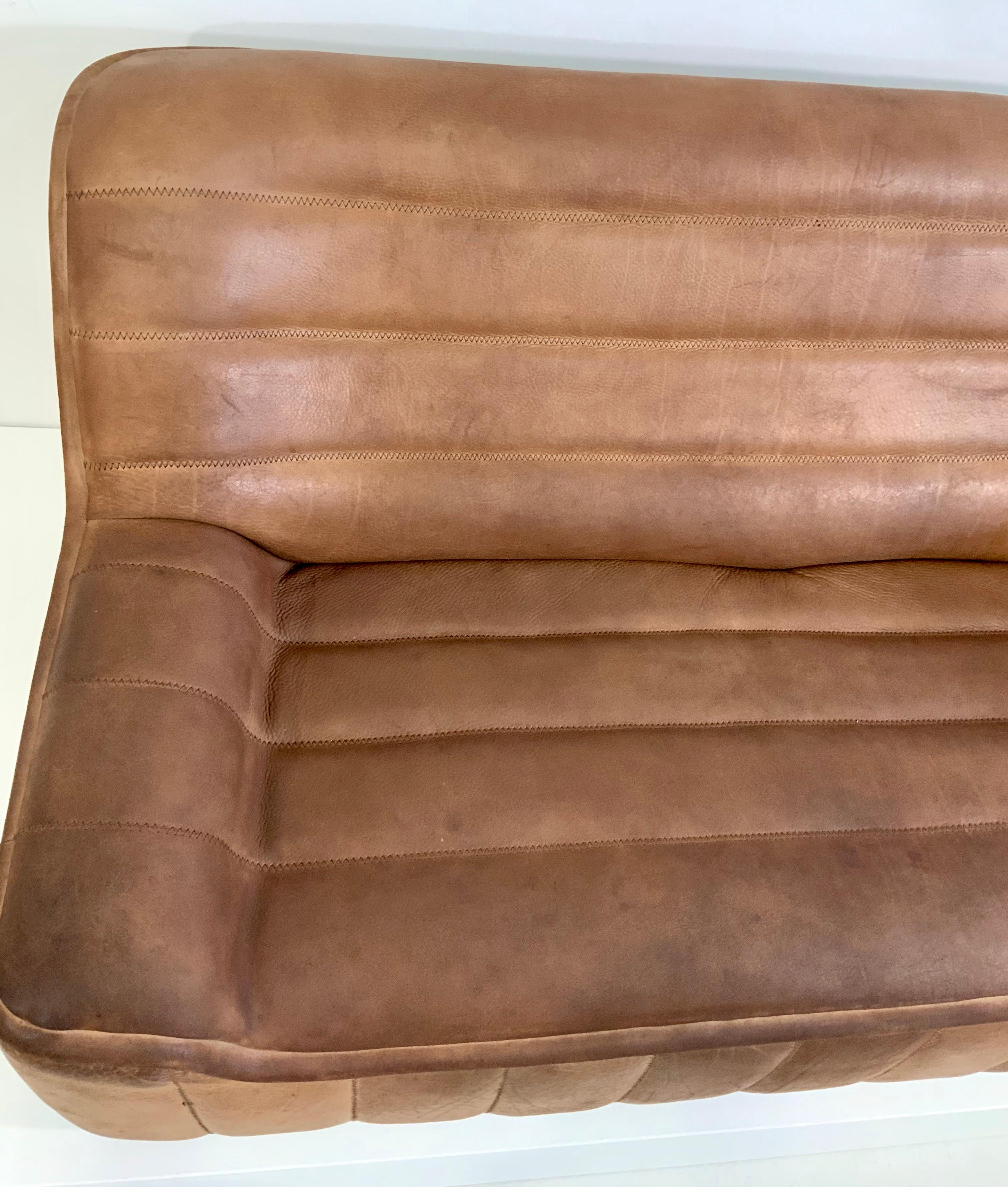 De Sede DS-84 Vintage Thick Buffalo Neck 2-Seat Leather Loveseat Sofa, 1970s For Sale 6