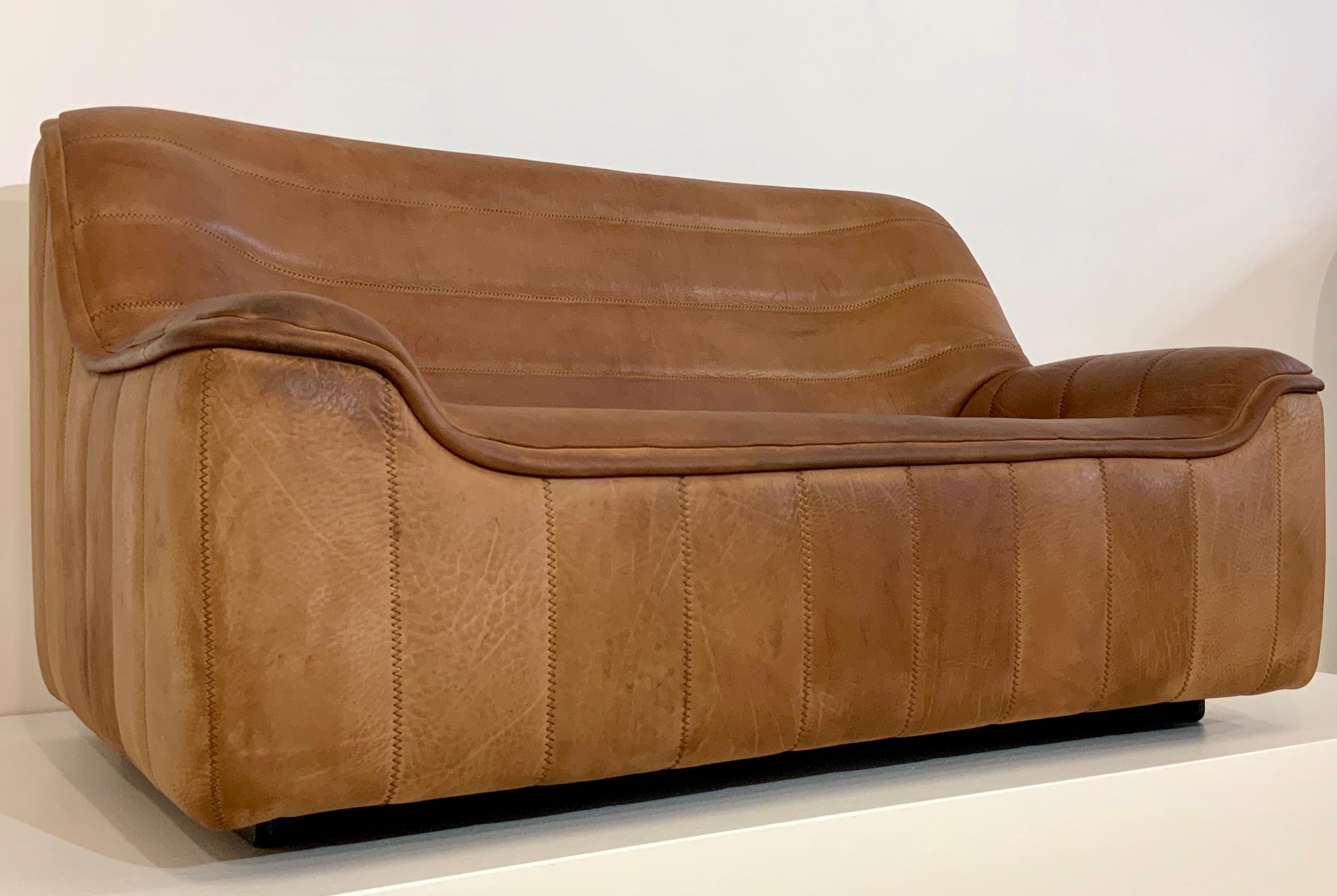 Mid-Century Modern De Sede DS-84 Vintage Thick Buffalo Neck 2-Seat Leather Loveseat Sofa, 1970s For Sale