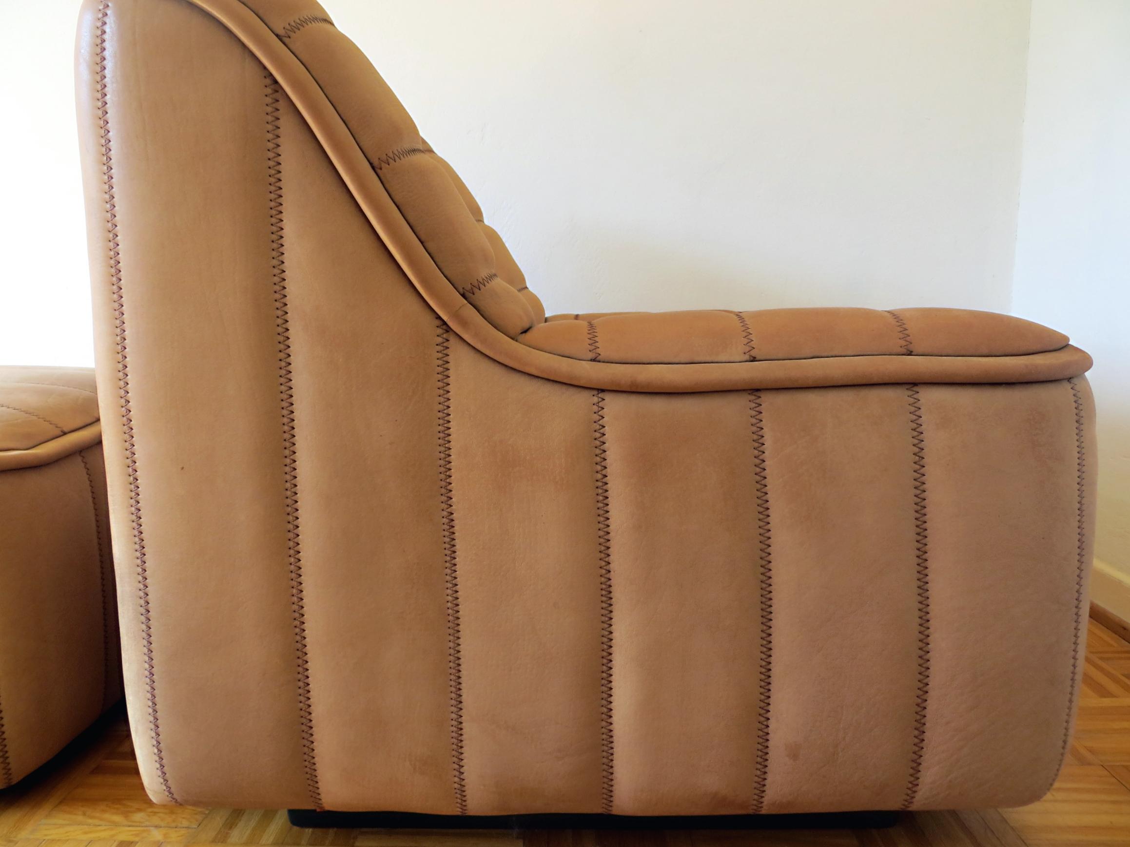 De Sede DS-84 Vintage Thick Buffalo Neck Leather Lounge Armchair & Ottoman 1970s In Good Condition In Hamburg, DE