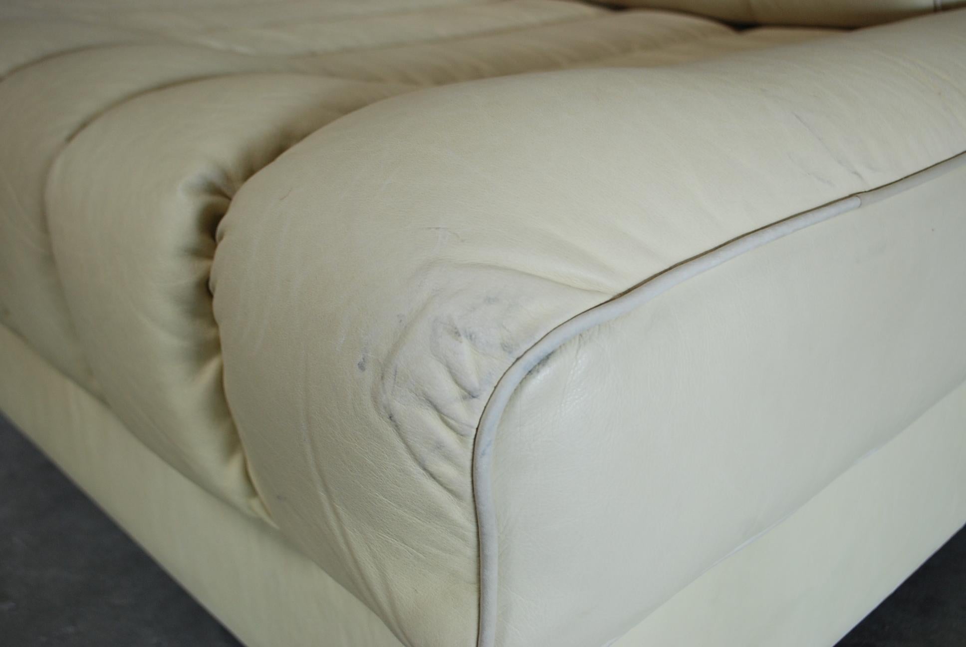 Late 20th Century De Sede DS 85 Natural  Daybed Leather Sofa Ecru Crème White