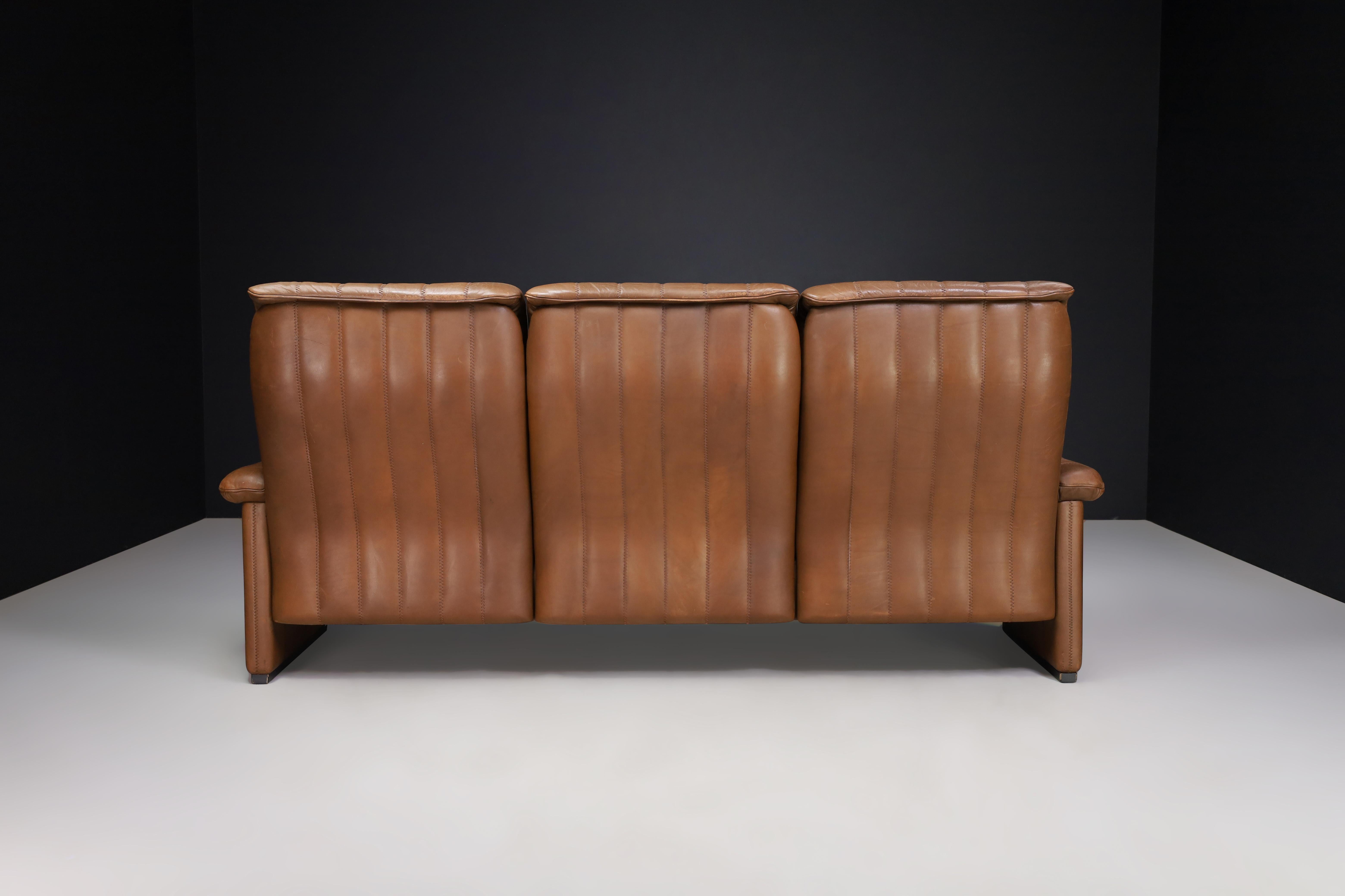 De Sede DS-86 Sofa aus patiniertem Leder, Schweiz, 1970er Jahre im Zustand „Gut“ im Angebot in Almelo, NL