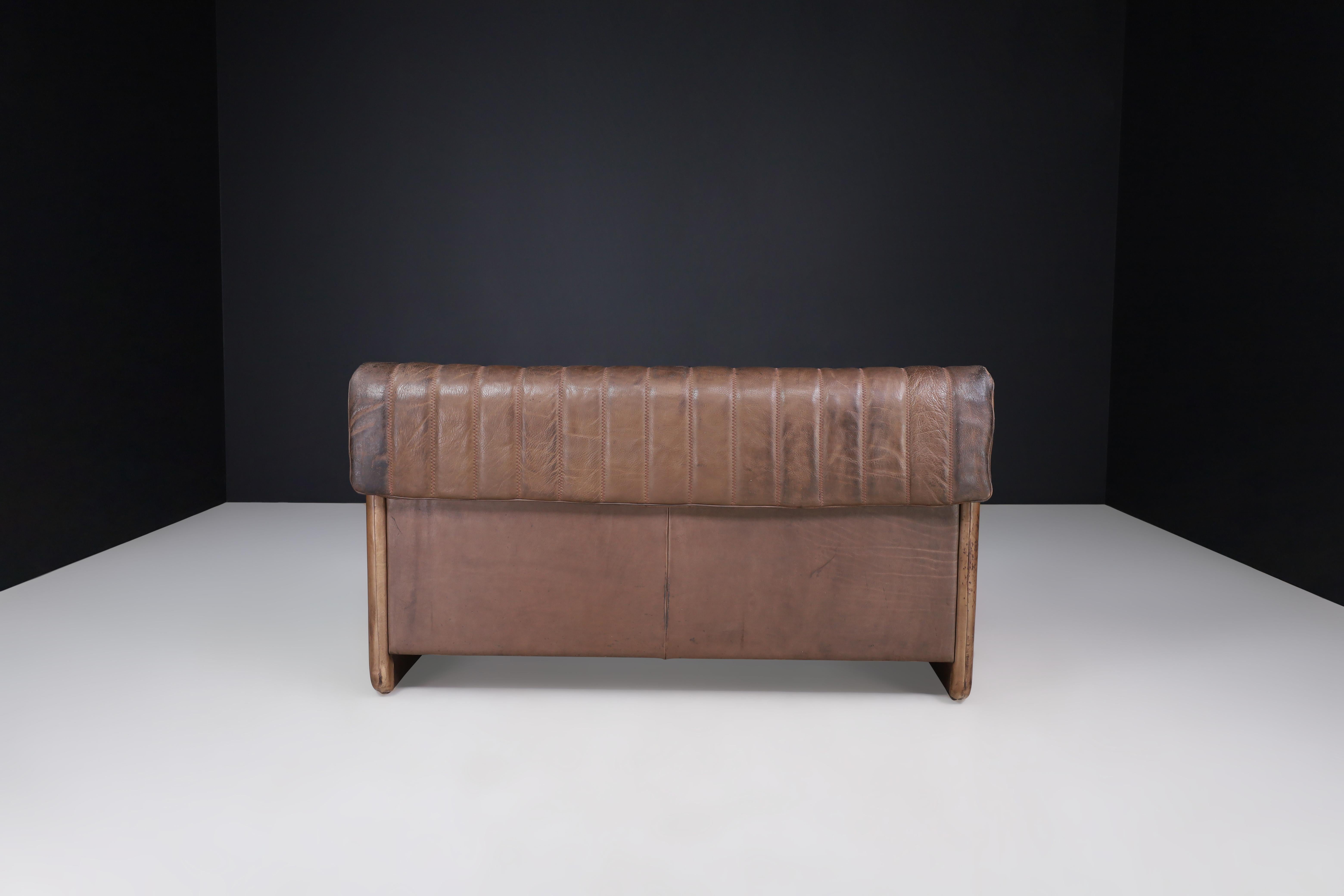 De Sede DS-86 Zweisitziges Sofa aus patiniertem braunem Leder, Schweiz, 1960er Jahre im Zustand „Gut“ im Angebot in Almelo, NL