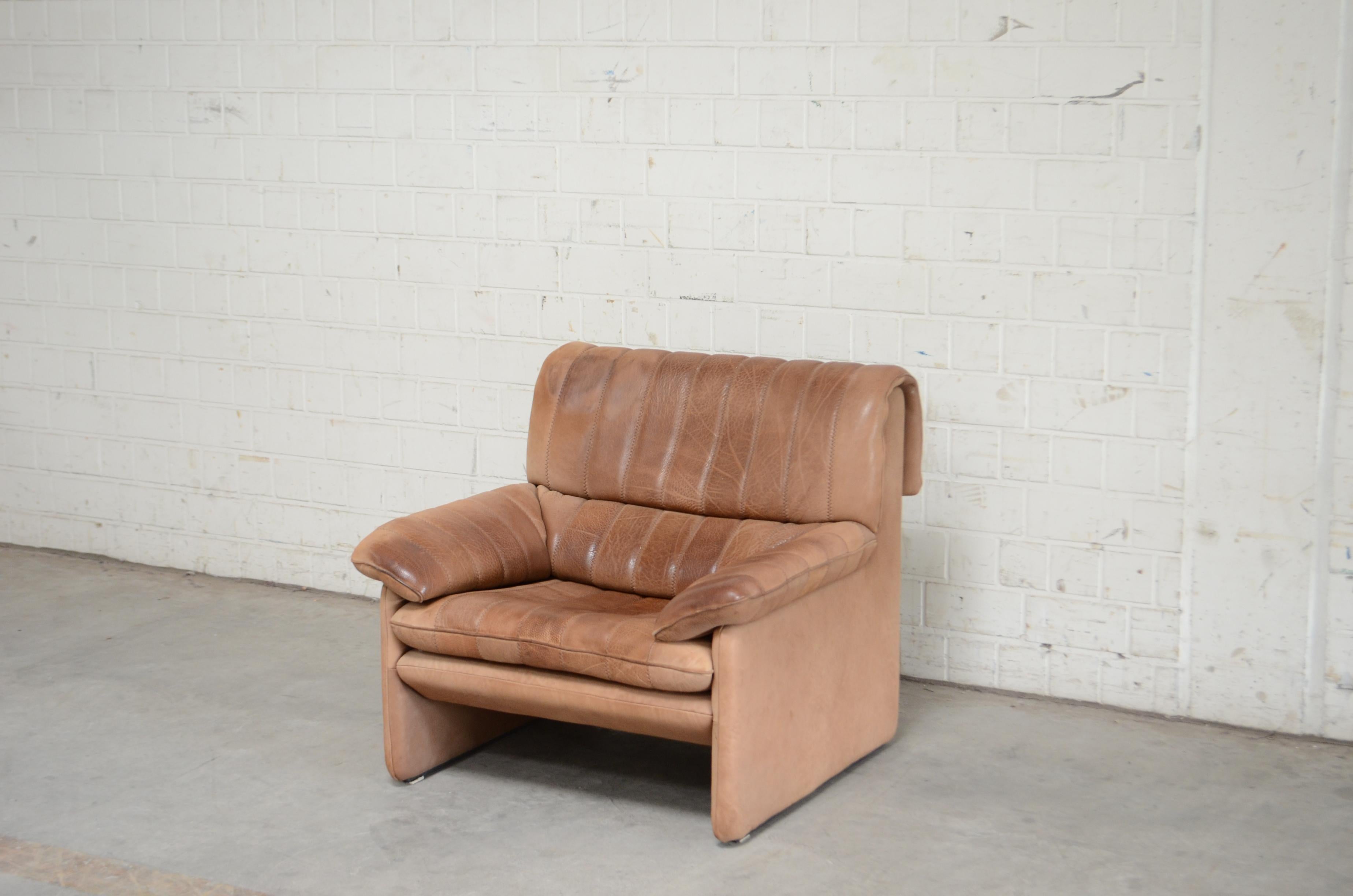 Vintage leather armchair by De Sede.
Model Ds 86.
Thick neck leather with bright nature brown color.
Great comfort.
With patina on the armrests and seating pillow.
De Sede is a Switzerland furniture company that creates leather furniture with
