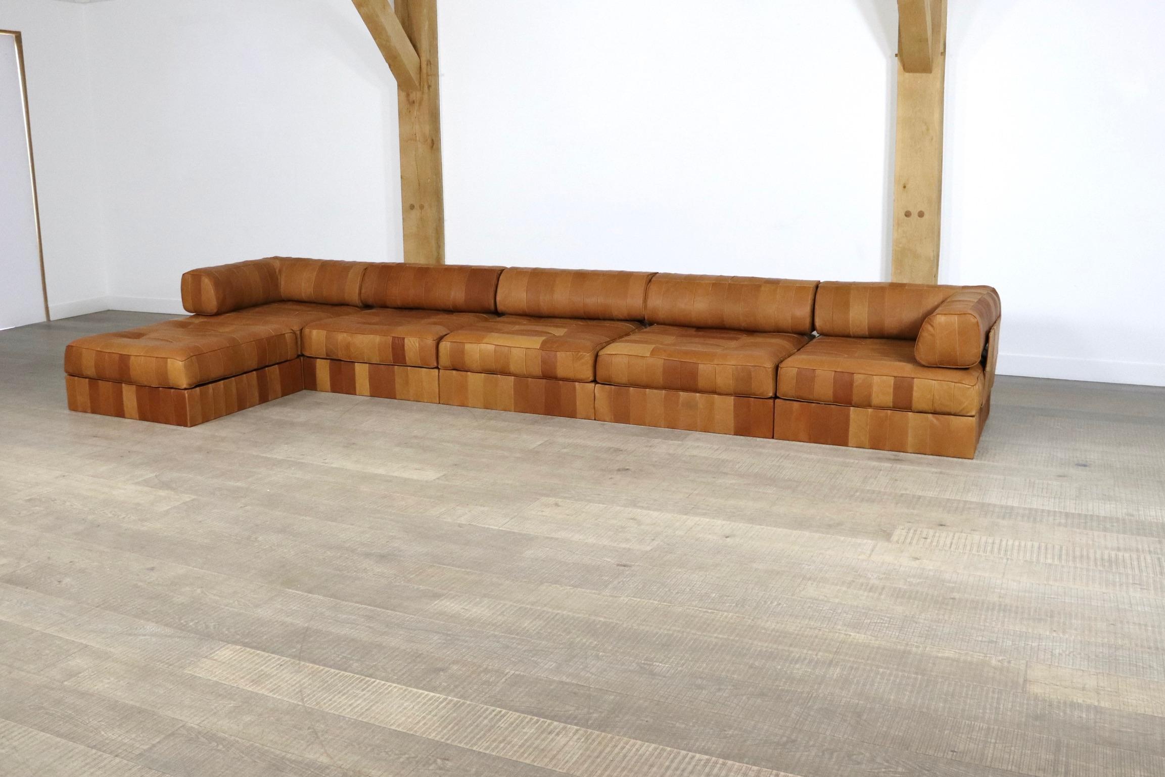 De Sede DS-88 Cognac Patchwork Leather Sofa, Switzerland, 1970s In Good Condition In ABCOUDE, UT