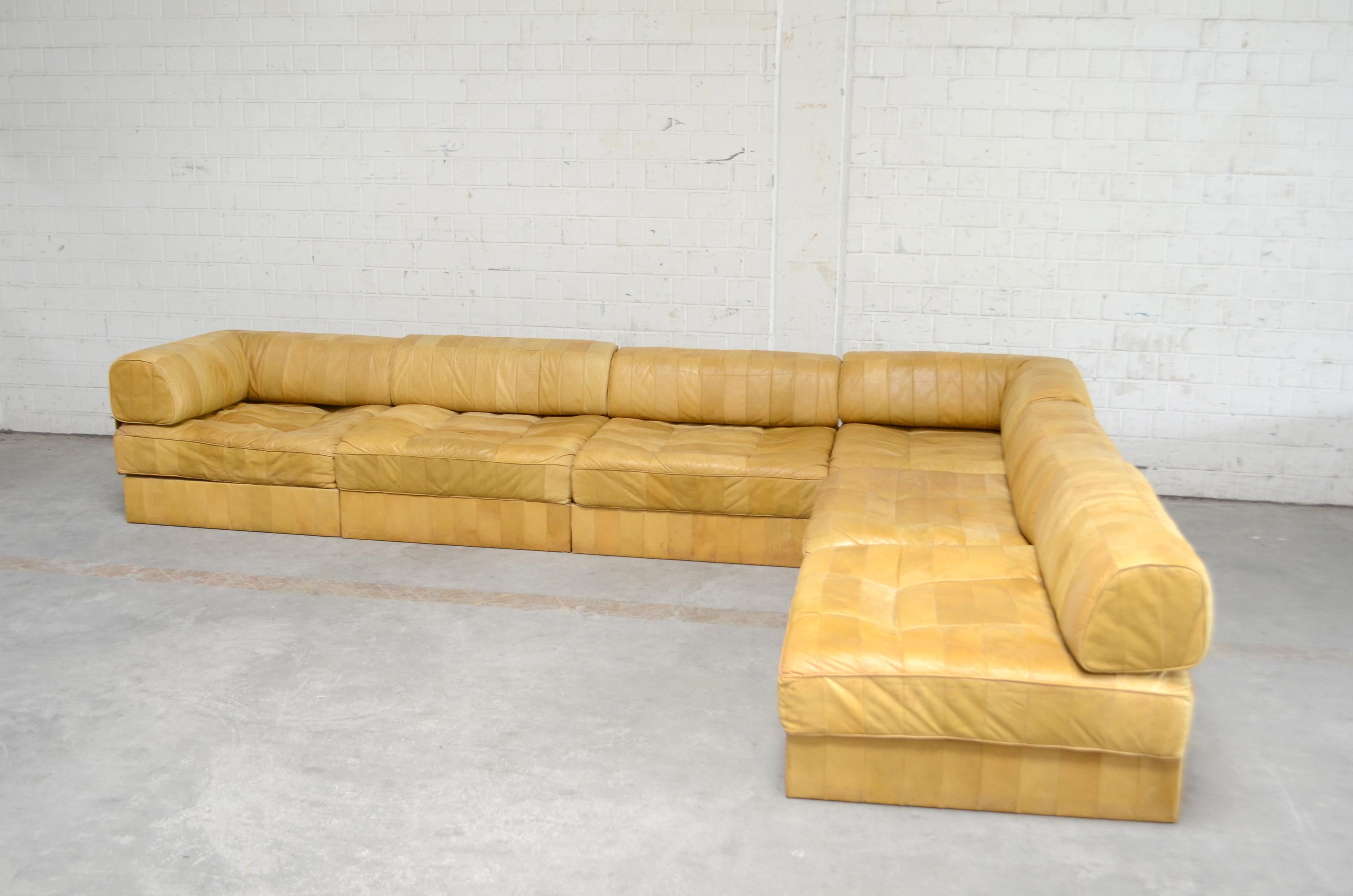 De Sede Ds 88 Modular Leather Sofa in patchwork design.
Yellow cognac aniline leather in great vintage condition.The sofa is convertible in different variations of seating.
It consist 6 sectional seating elements includes
6 Bases, 8 Magazine