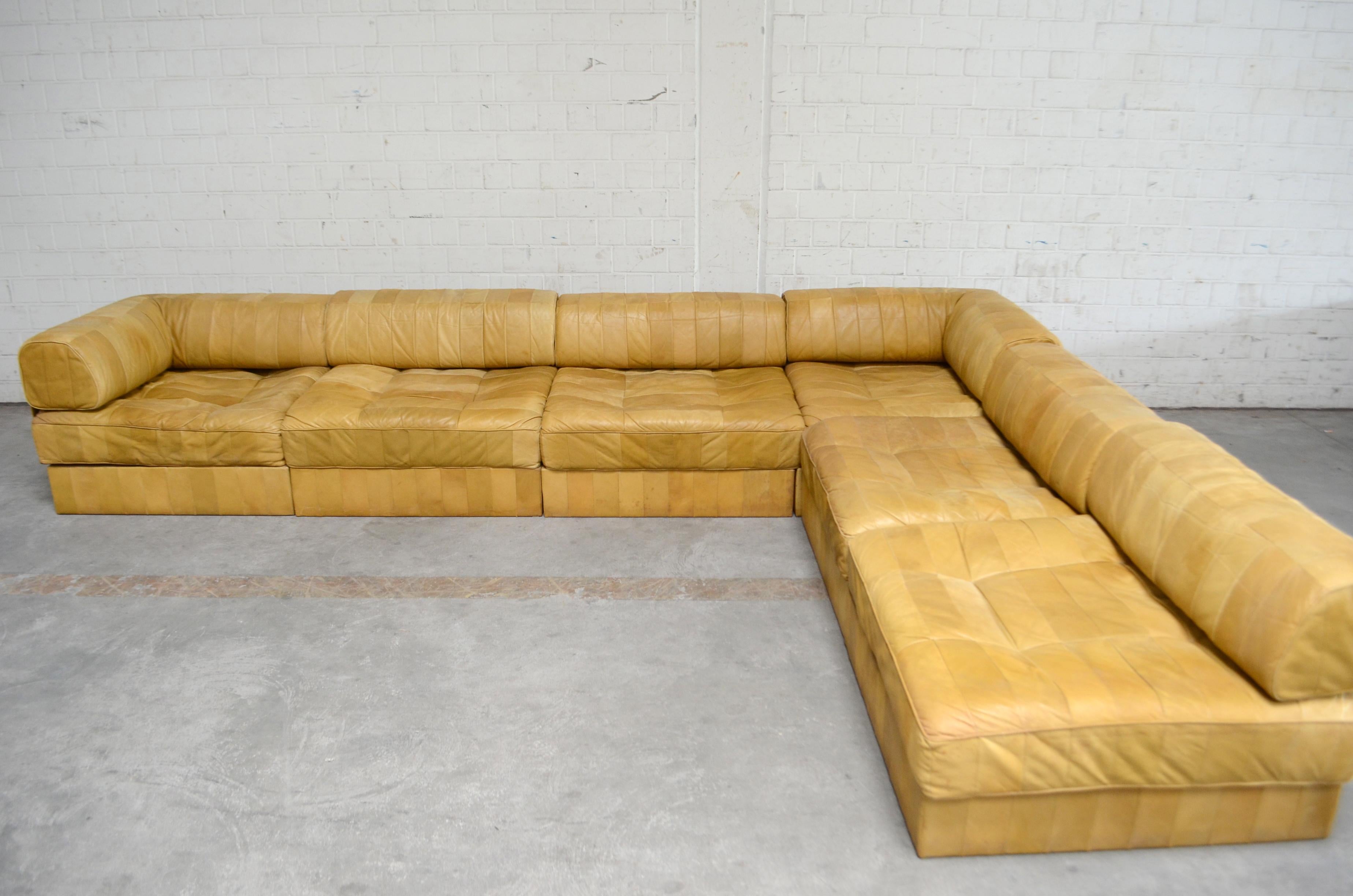 De Sede DS 88 Modular Leather  Sofa yellow cognac patchwork In Good Condition In Munich, Bavaria