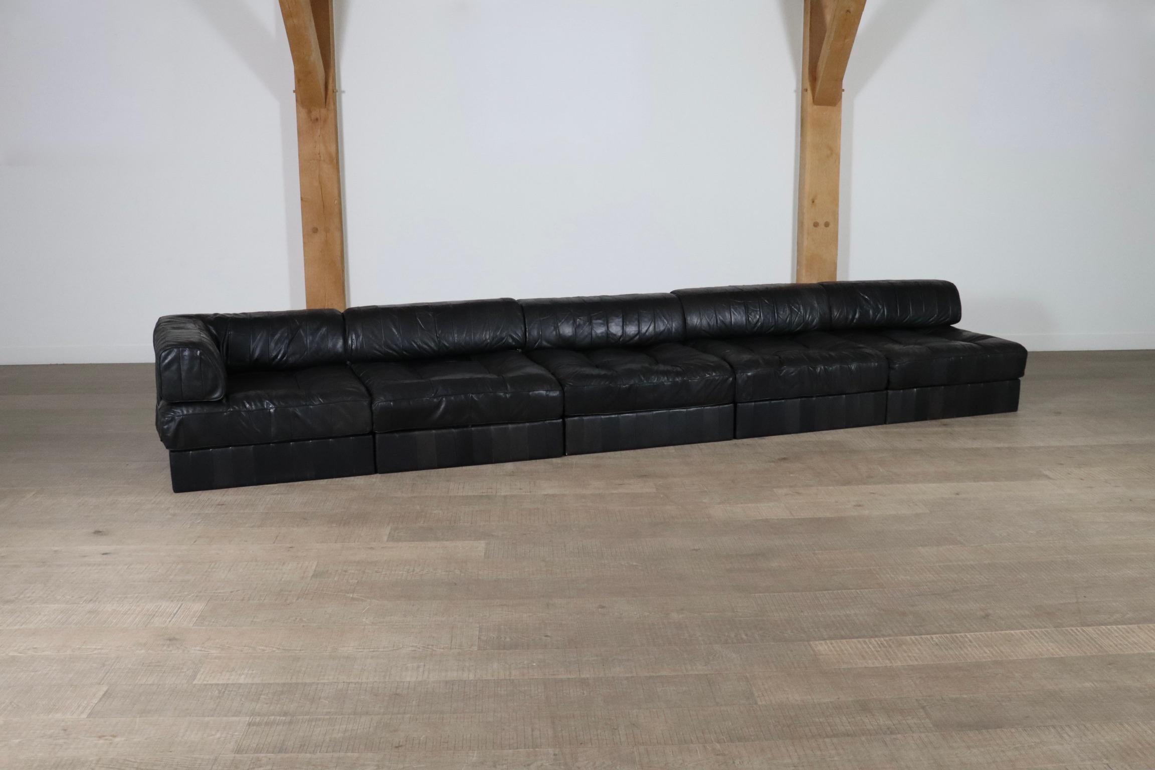 Milieu du XXe siècle De Sede DS-88 Canapé modulable en cuir patchwork noir, Suisse, années 1970