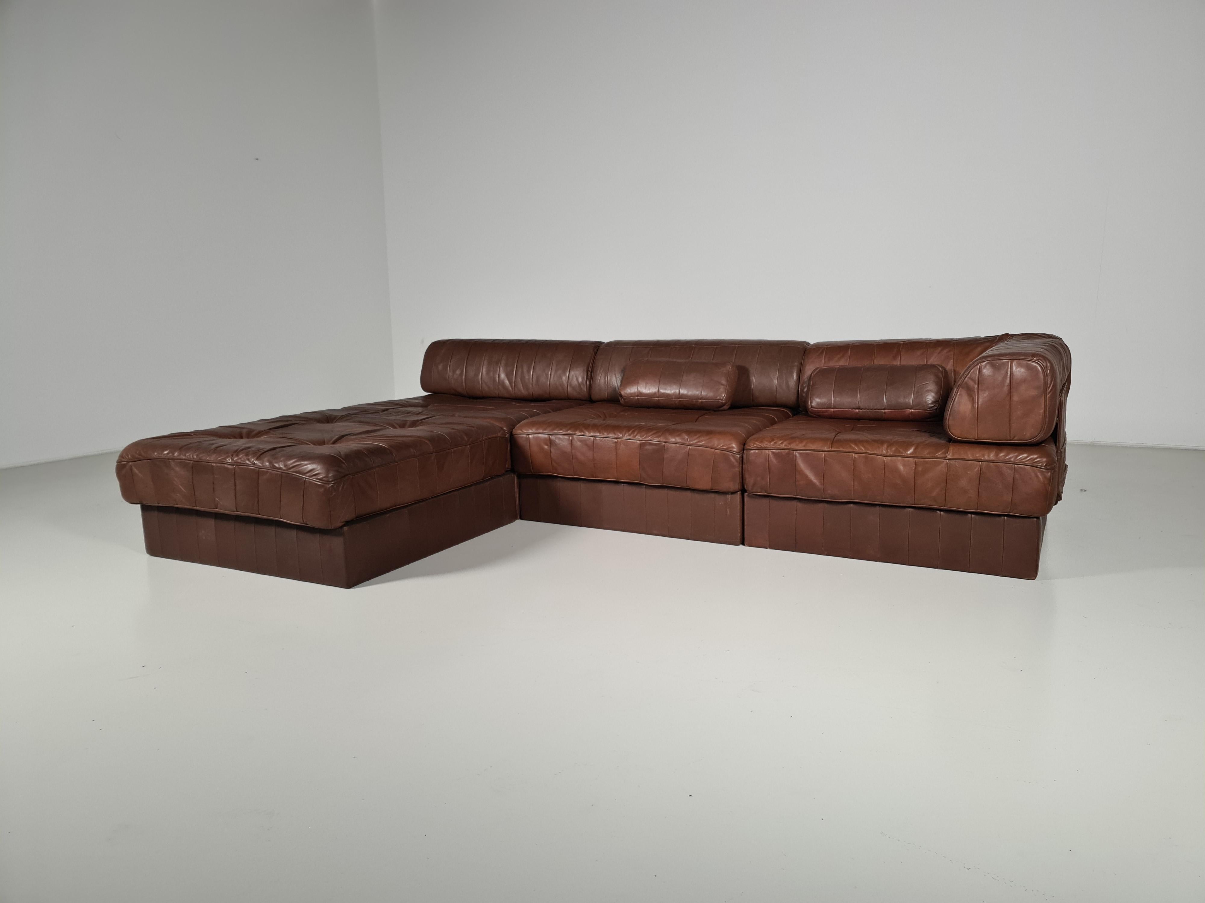 De Sede, modular sectional couch, DS-88, brown, patchwork leather. Hand-built in the 1970s to incredibly high standards by De Sede craftsman in Switzerland. Made of four sections and a table, each with a leather base, leather patchwork cushion and a