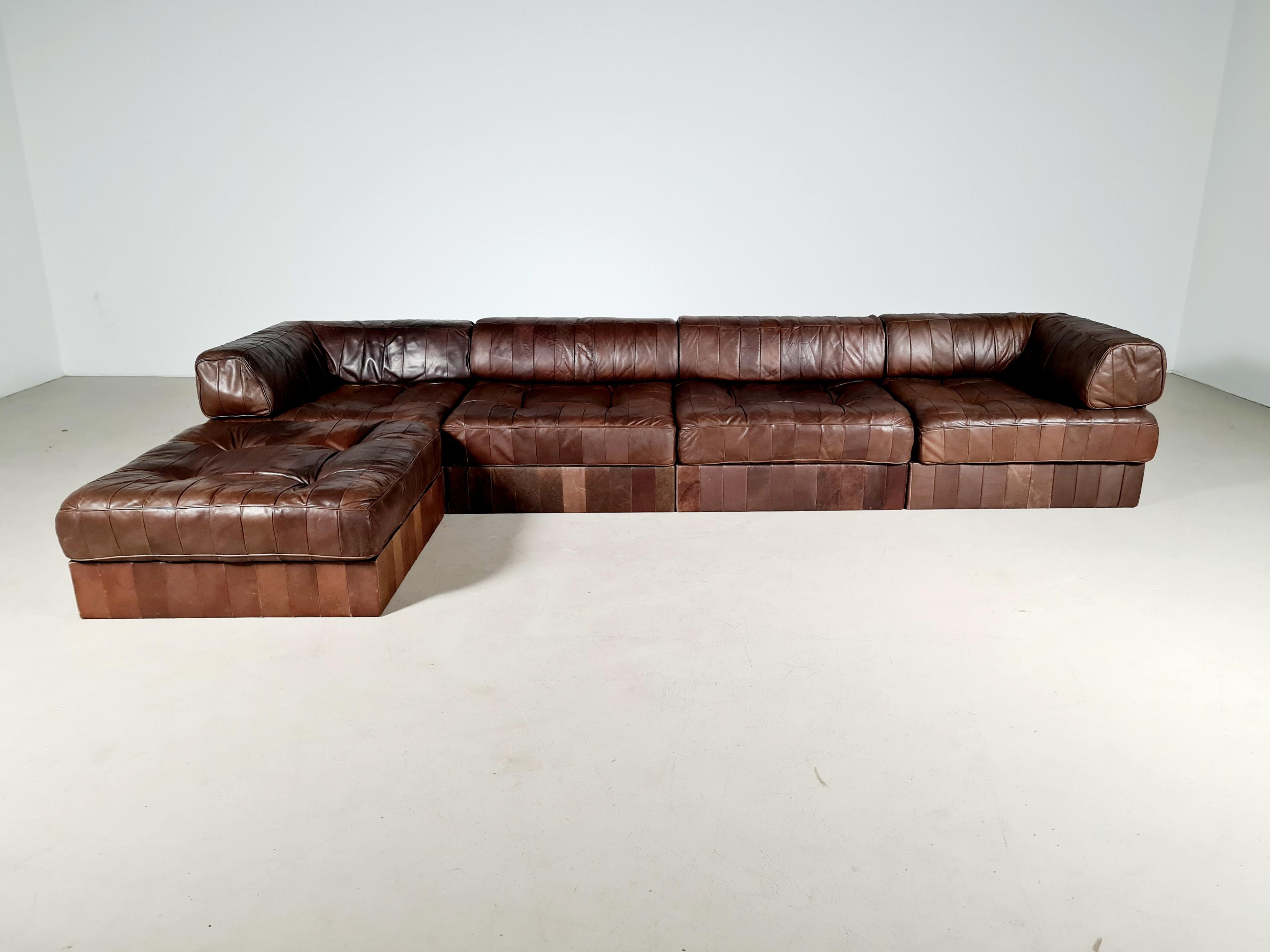 De Sede DS 88 sectional sofa in patchwork brown leather. The sofa is in 5 sections, each with a base leather patchwork cushion and 4 with a back cushion made from the same soft luxurious leather. An extremely comfortable sofa that's in good vintage