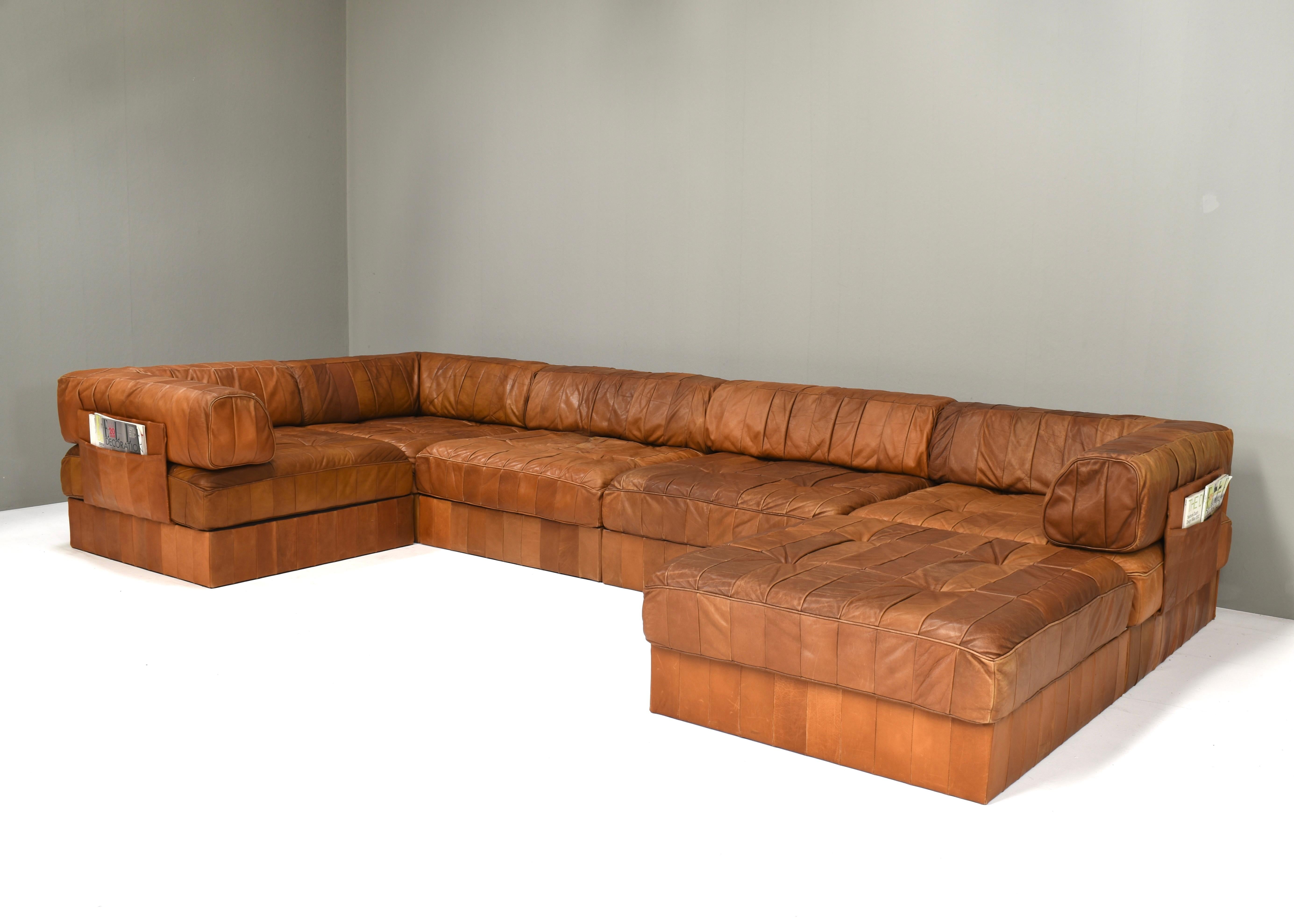 Introducing this gorgeous center piece Cognac Brown DS88 patchwork sofa by De Sede. The sofa is sectional so it can be set-up in different ways to your own liking.

The sofa features 23 pieces:
– 6 seat elements (bottom + seat + backrest)
– 5