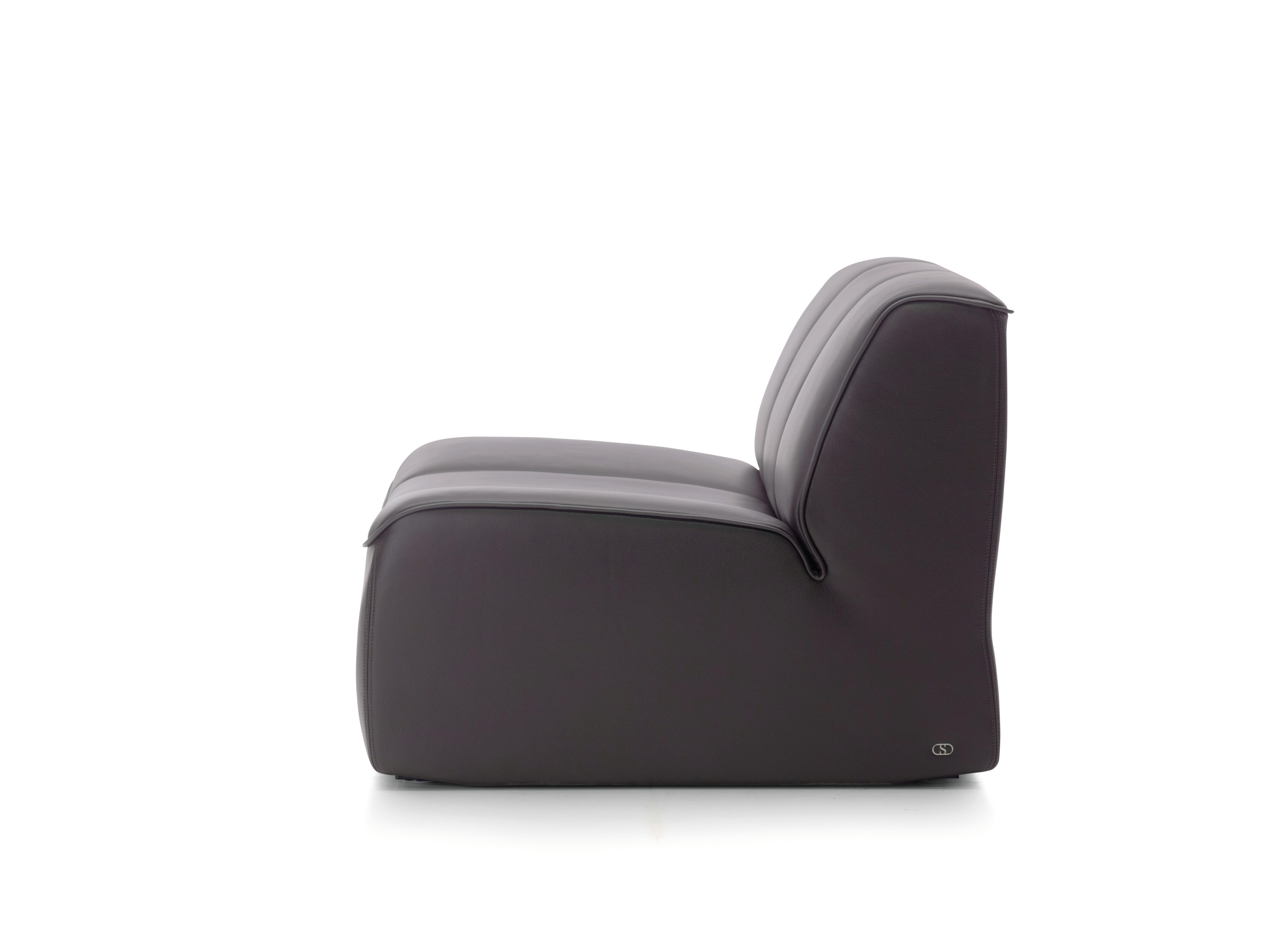 Qu'il s'agisse d'un fauteuil ou d'un canapé, la position statique du DS-910 démontre la haute qualité de l'artisanat suisse. Qu'il s'agisse d'une seule pièce ou d'un groupe de sièges, tous les composants confèrent une sensation organique dans