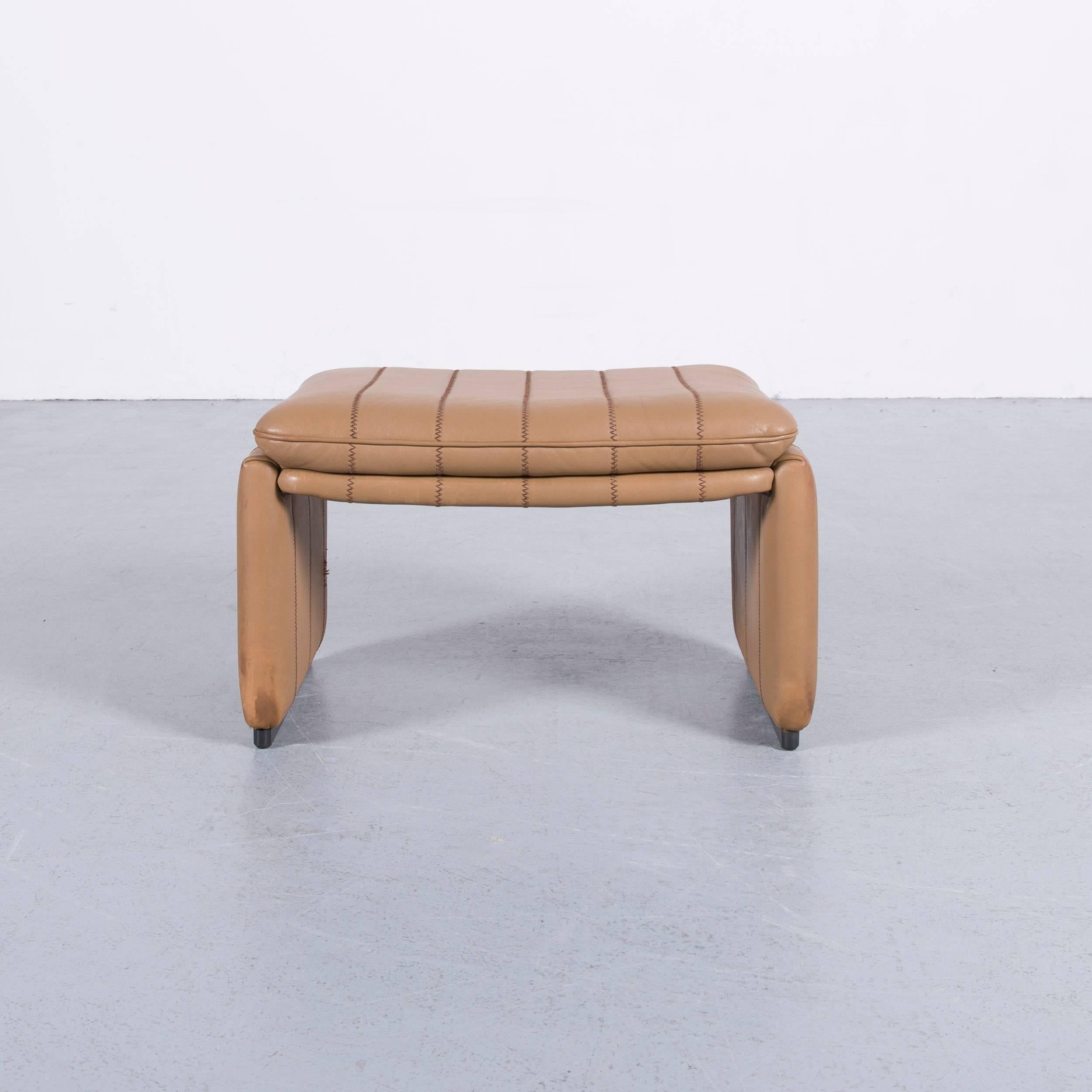 We bring to you an De Sede DS leather foot-stool Cognac brown bench.