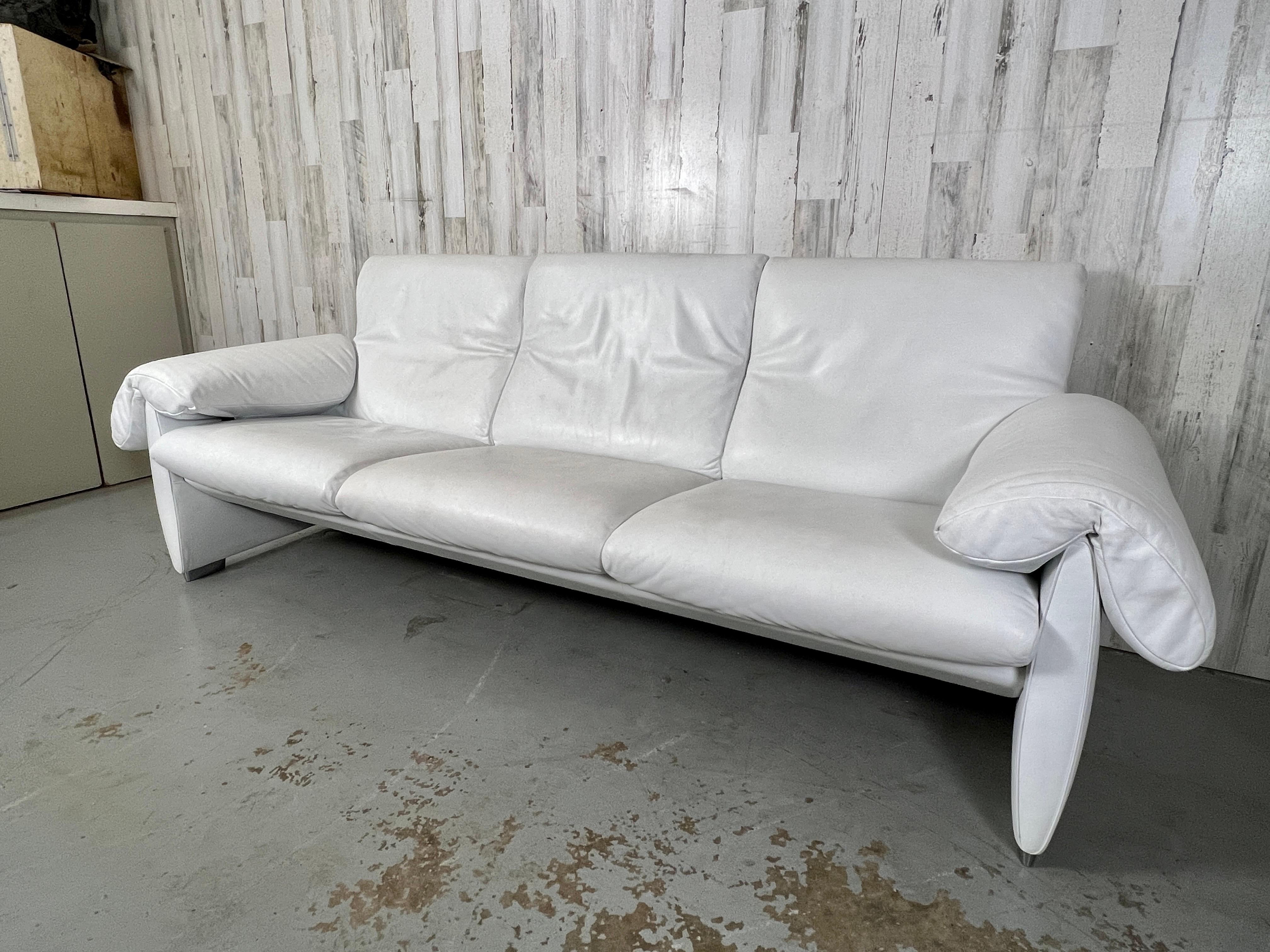 Swiss De Sede DS10 White Leather Sofa For Sale