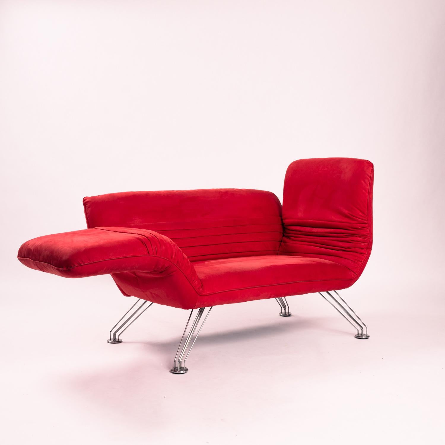 Beautiful red postmodern ds 142 sofa.

The high-quality pieces of furniture from the swiss manufacturer are known for their first-class workmanship and timeless elegance.

Condition: good used condition with age-related signs of wear. (see