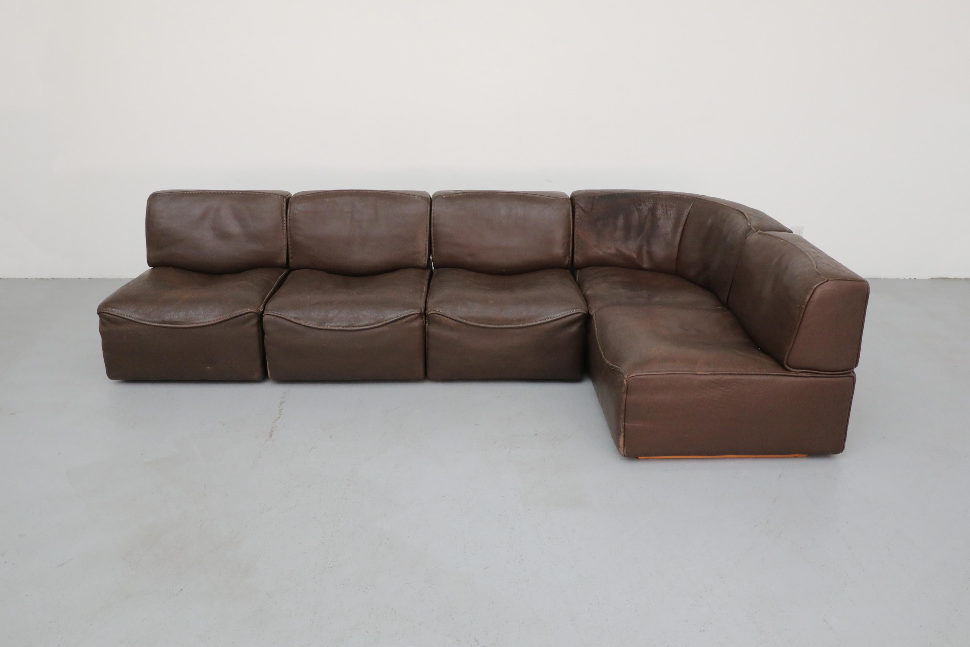De Sede DS15 Canapé modulable cinq pièces en cuir Brown avec Great Patina Bon état à Los Angeles, CA