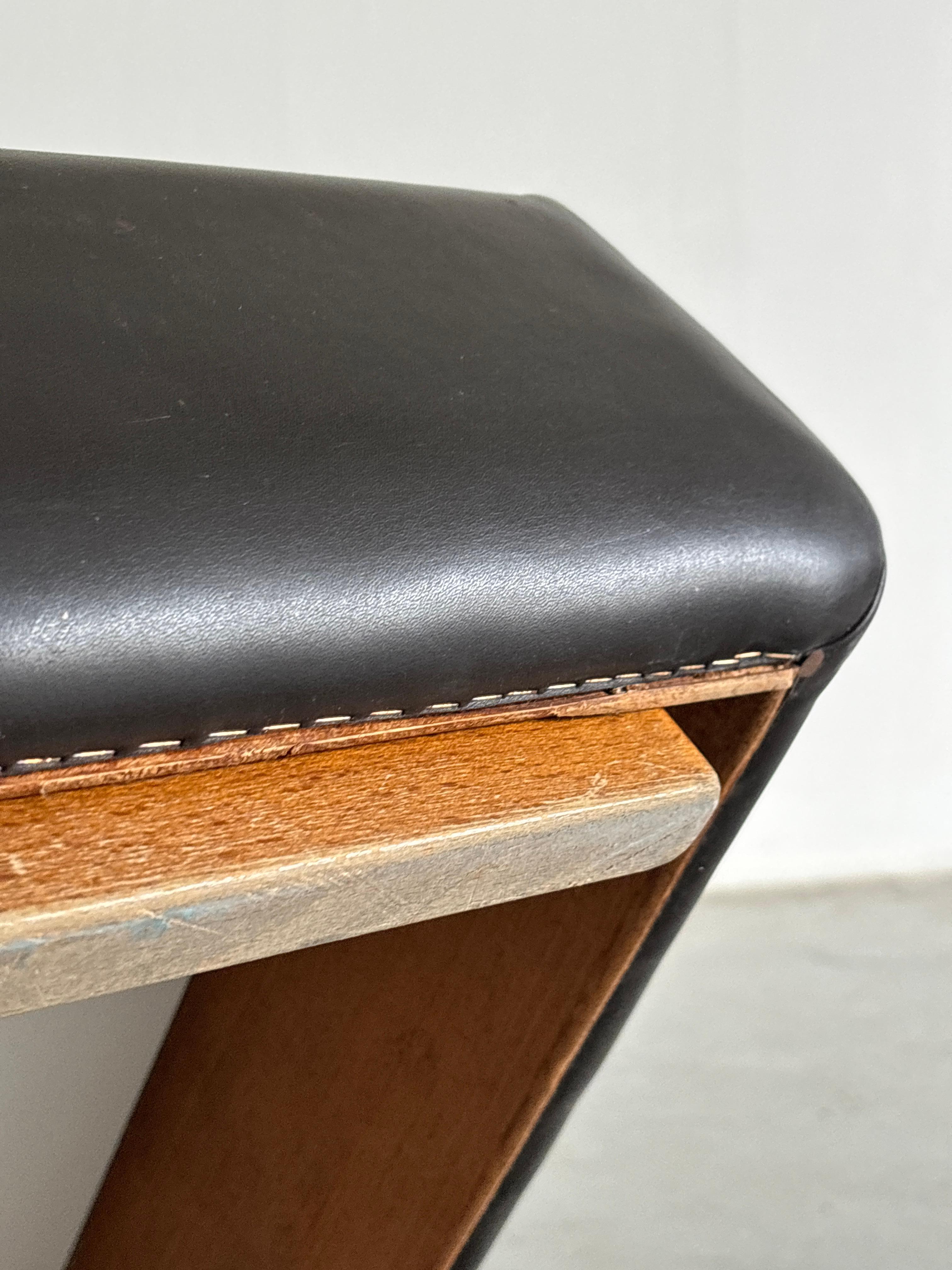 De Sede DS15 Elegante mesa de centro de cuero, años 70 Suiza en venta 4