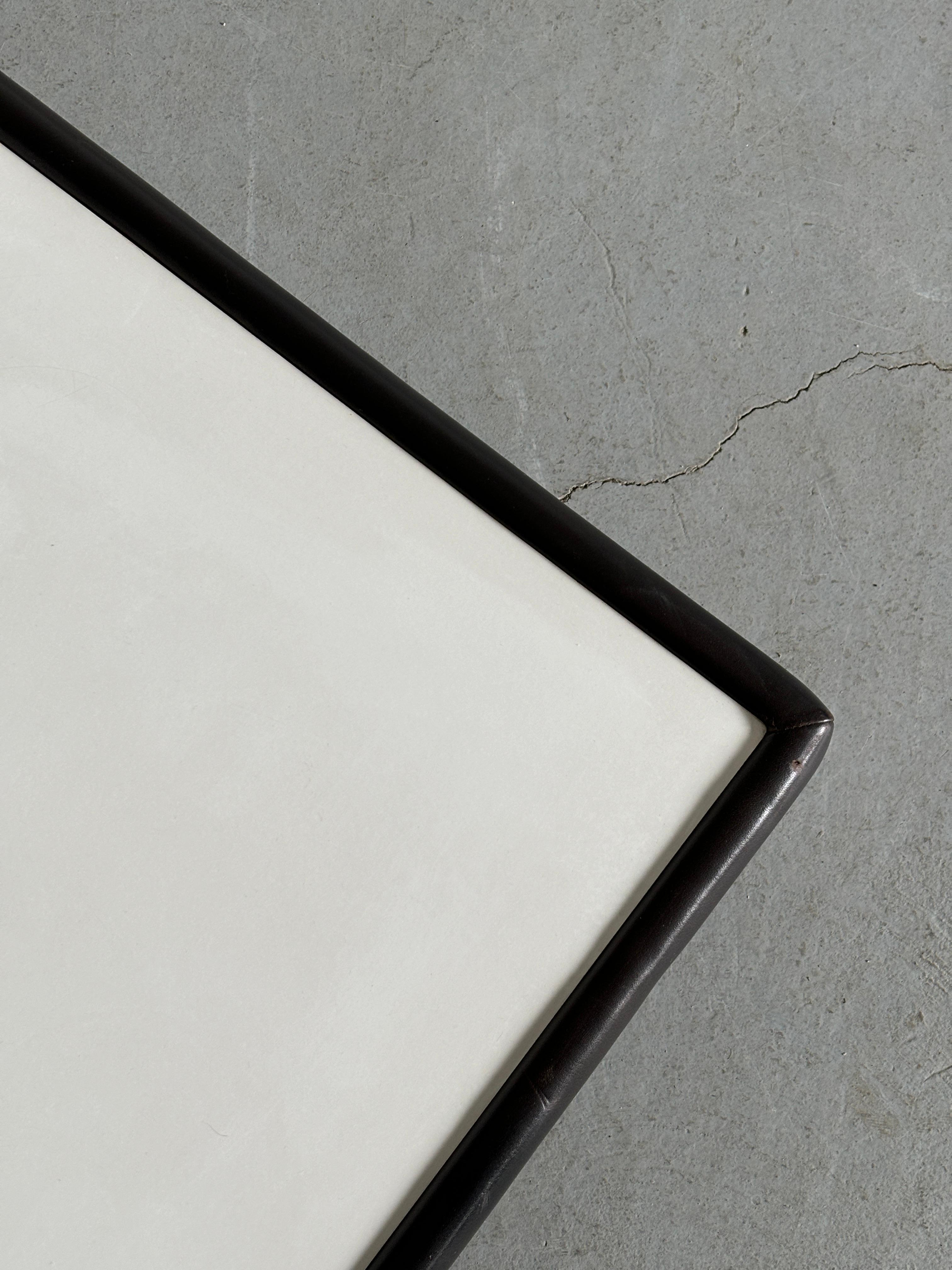 De Sede DS15 Elegante mesa de centro de cuero, años 70 Suiza en Bueno estado para la venta en Zagreb, HR