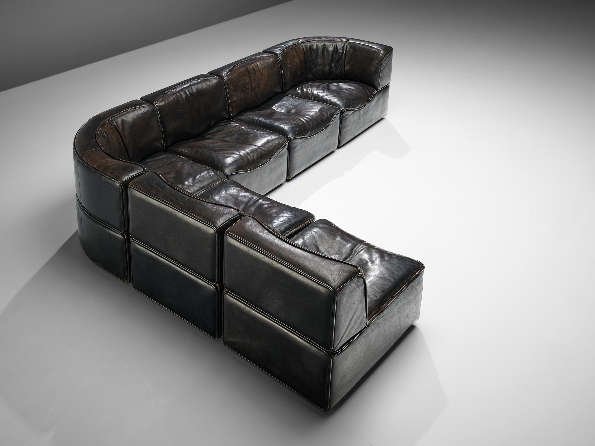 De Sede, sectional sofa model DS-15, brown leather, Switzerland, 1970s.

This high quality sectional sofa designed by DeSede in the 1970s contains out of two corner elements and four normal elements, which makes it possible to arrange this sofa to