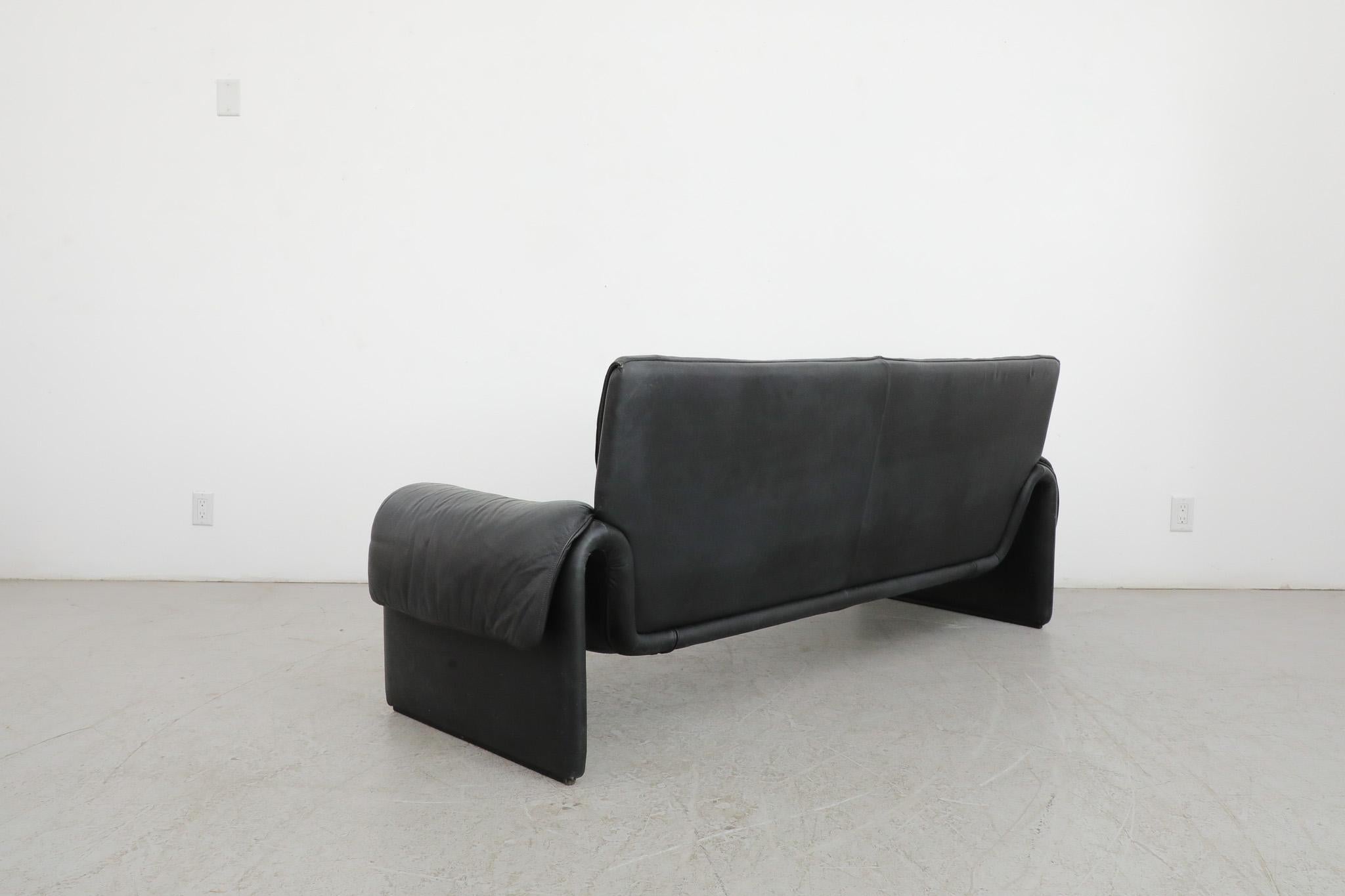 De Sede DS2011 Black Leather Sofa In Good Condition In Los Angeles, CA