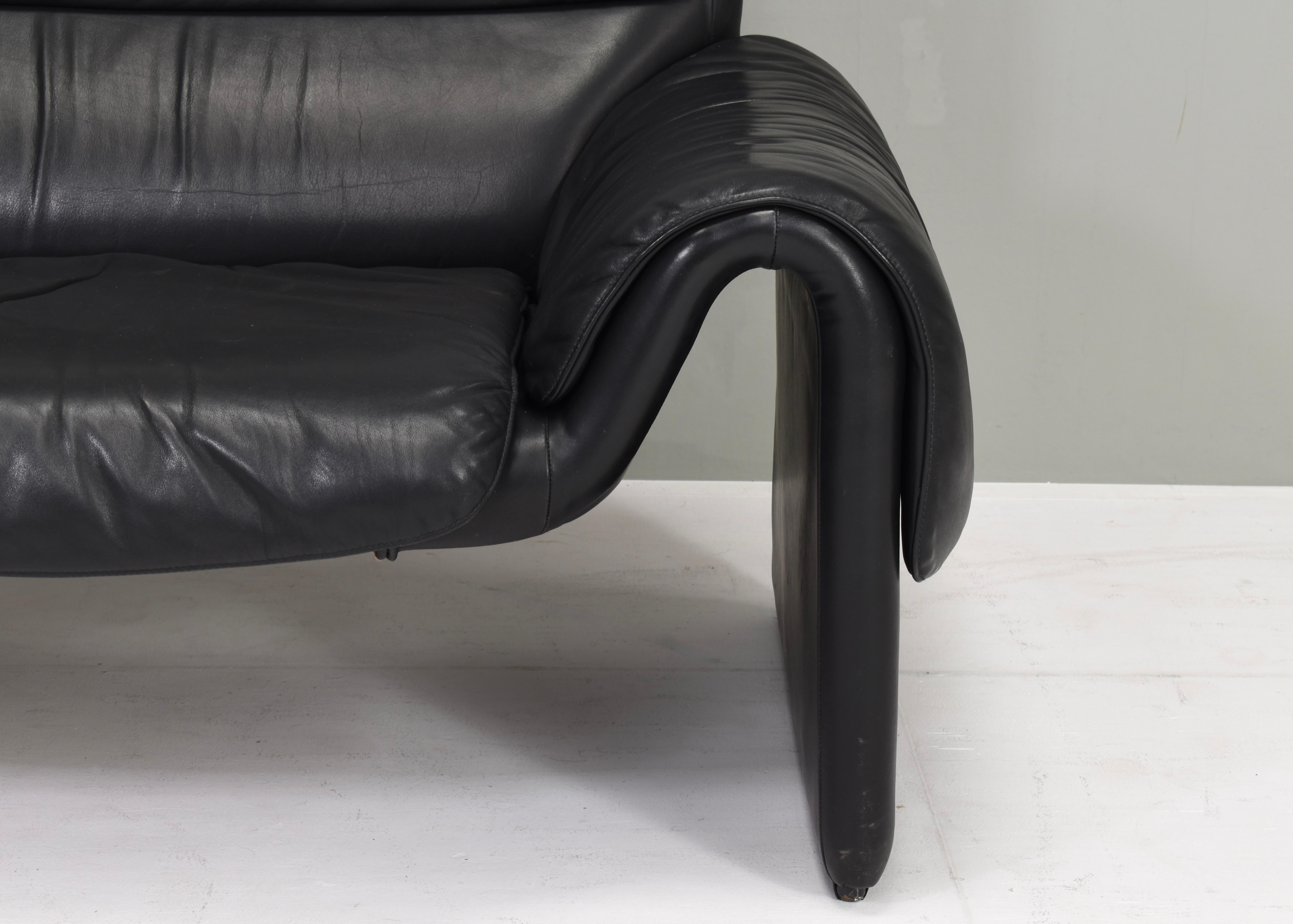 De Sede DS2011 Black Leather Sofa, Switzerland - circa 1980  For Sale 7